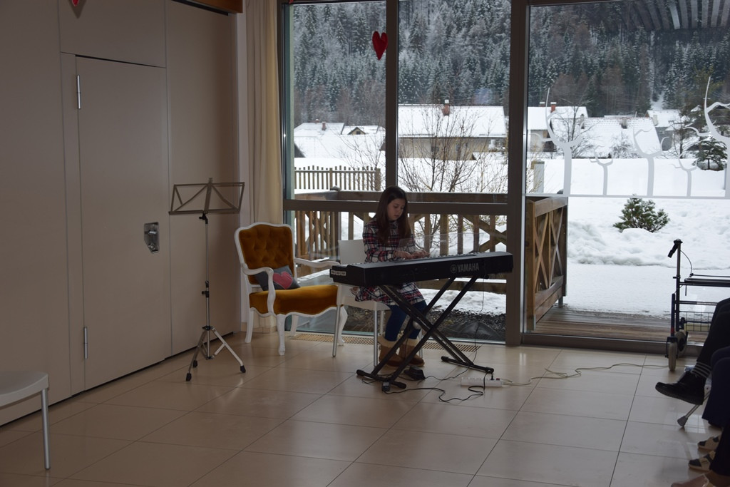 Poezija in melodija z roko v roki