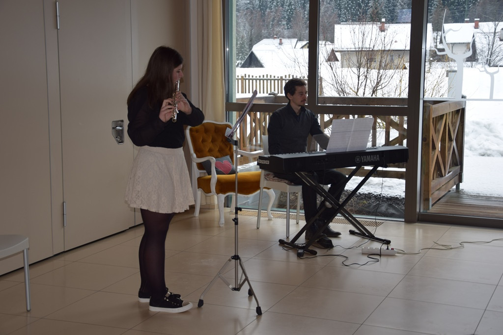 Poezija in melodija z roko v roki