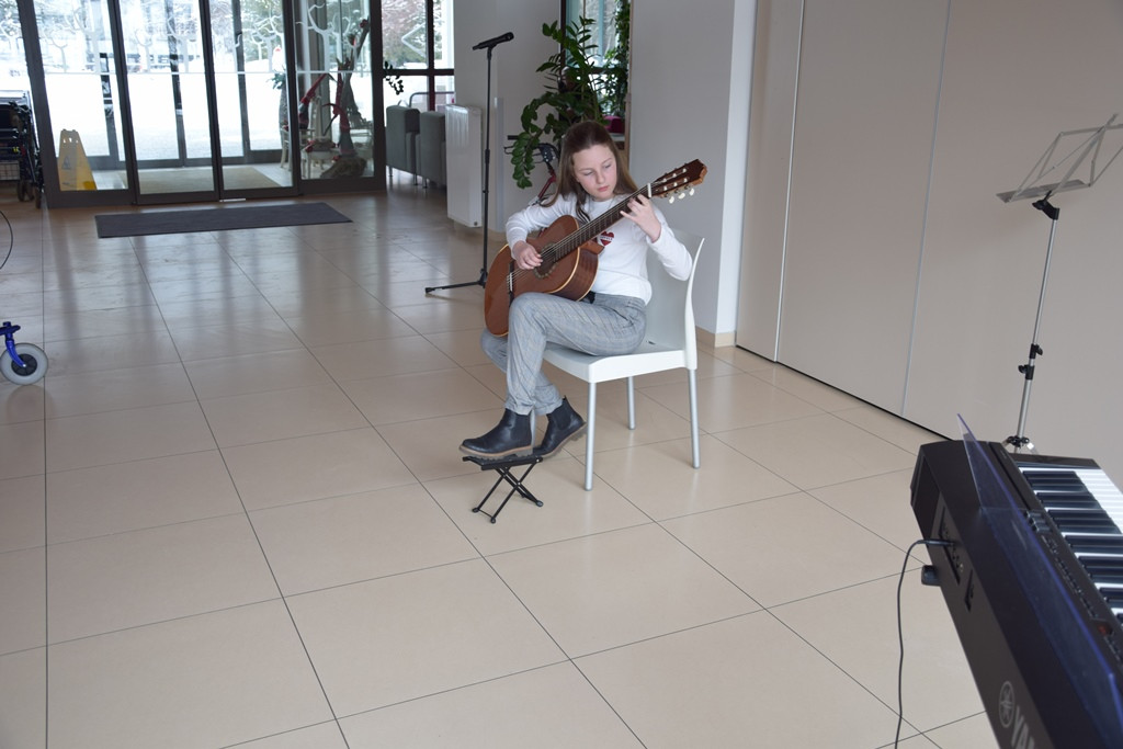 Poezija in melodija z roko v roki