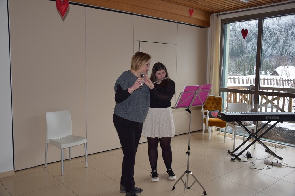 Poezija in melodija z roko v roki