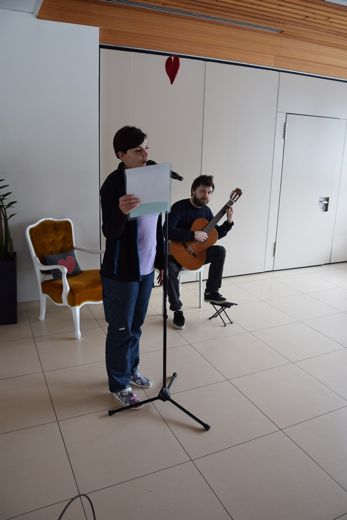 Poezija in melodija z roko v roki