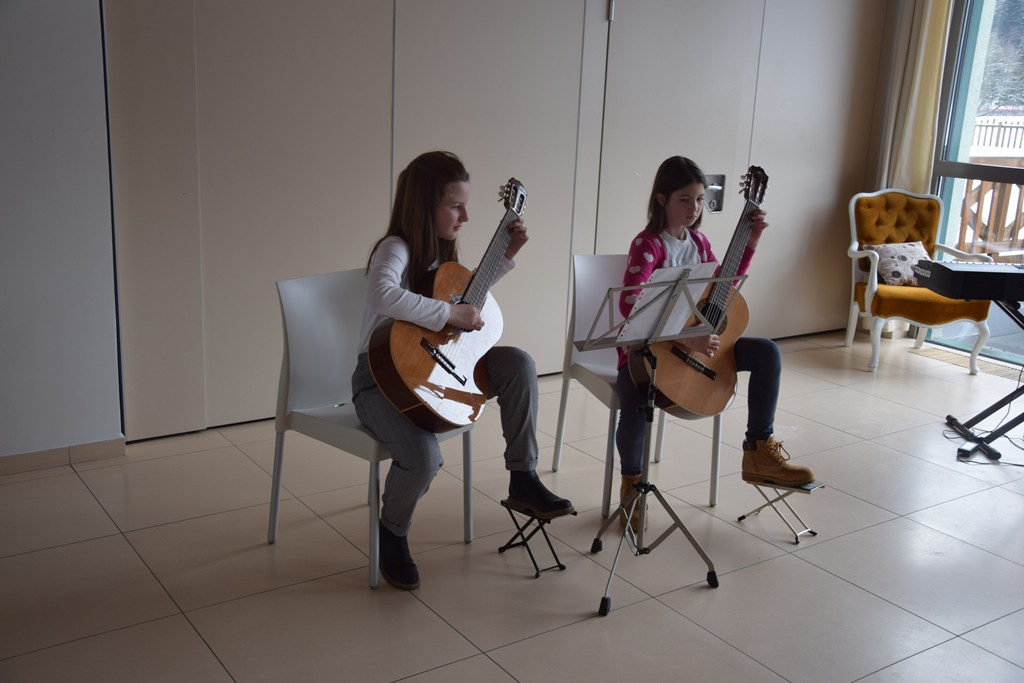 Poezija in melodija z roko v roki