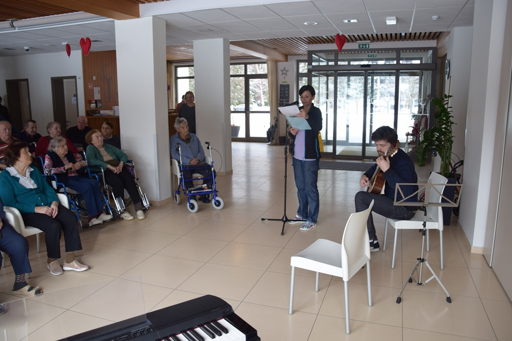 Poezija in melodija z roko v roki