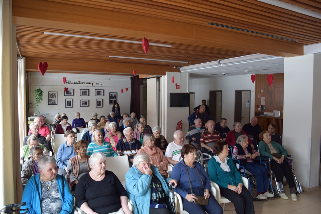 Poezija in melodija z roko v roki