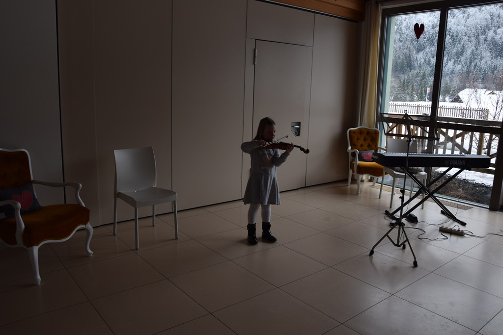 Poezija in melodija z roko v roki