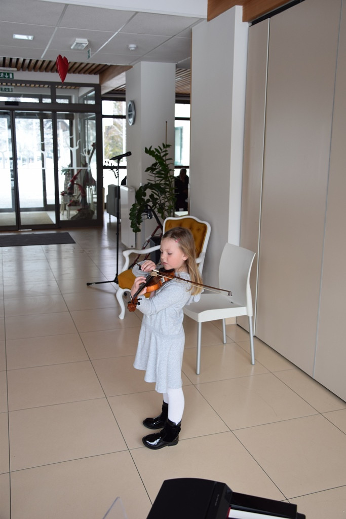 Poezija in melodija z roko v roki