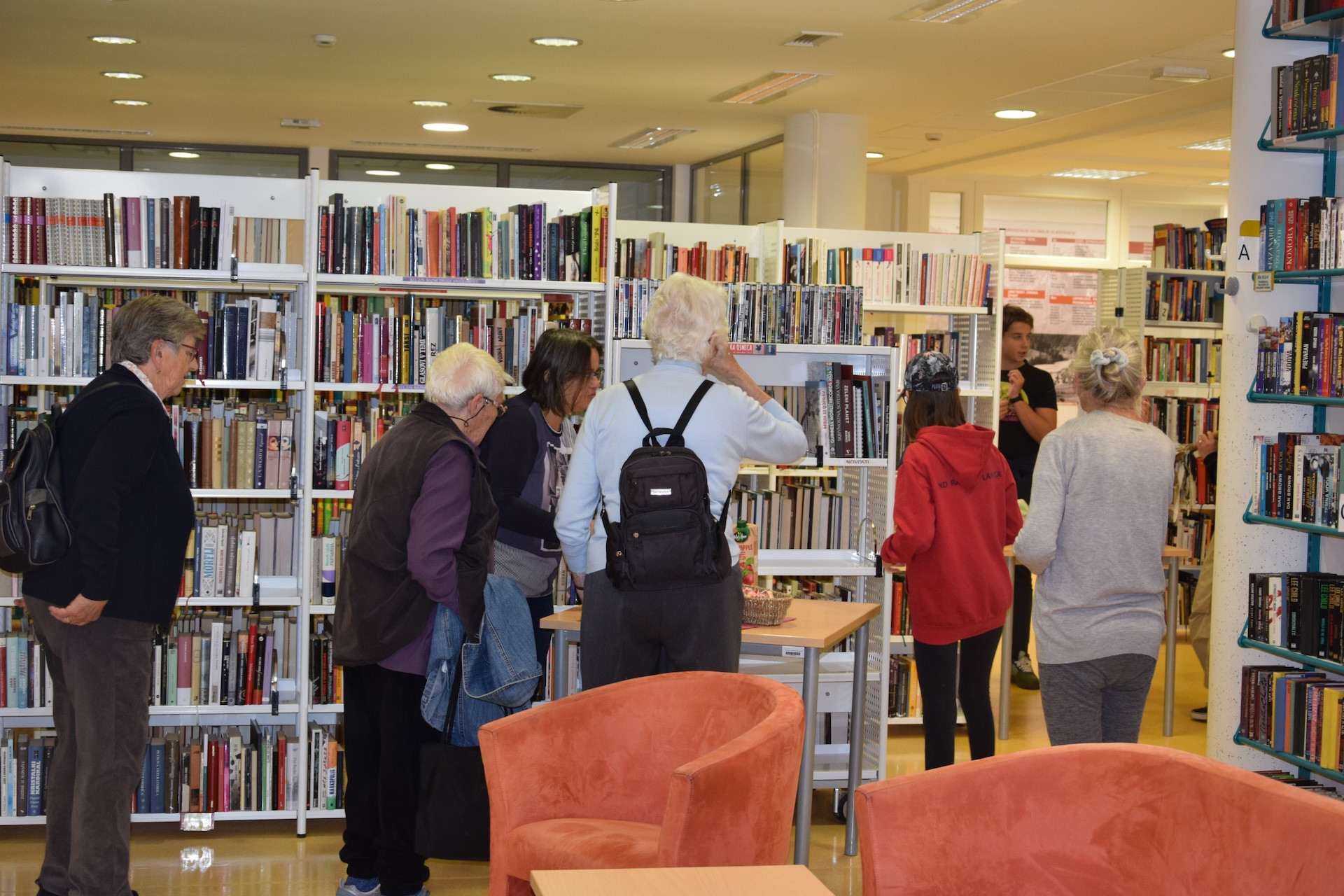 Pokloni čas, polepšaj dan - obisk knjižnice Kranjska Gora
