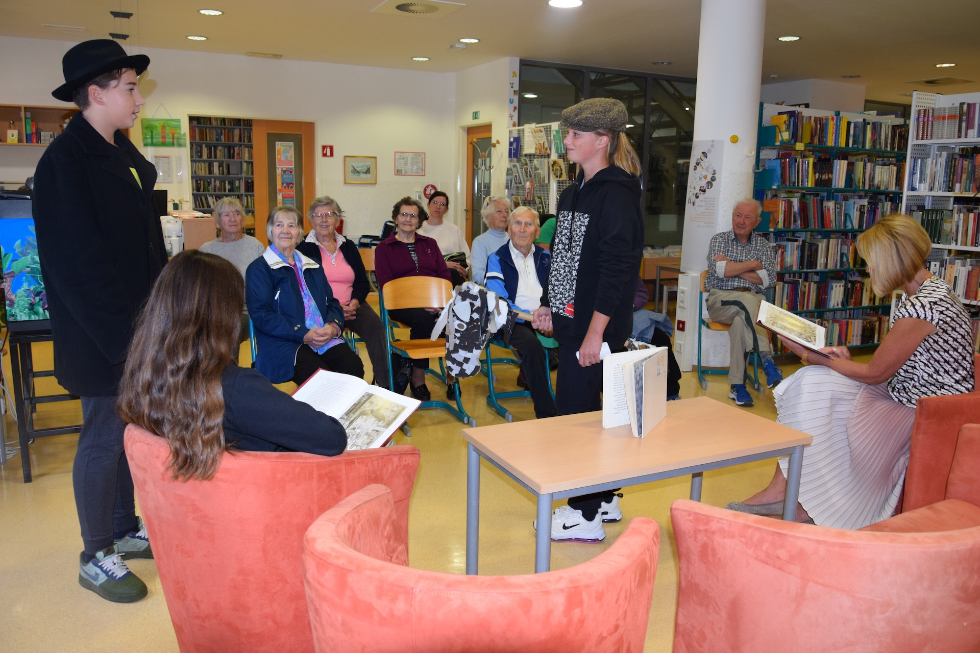 Pokloni čas, polepšaj dan - obisk knjižnice Kranjska Gora