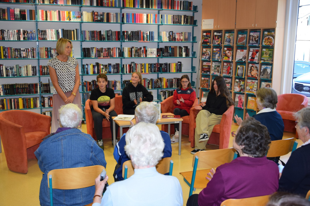 Pokloni čas, polepšaj dan - obisk knjižnice Kranjska Gora