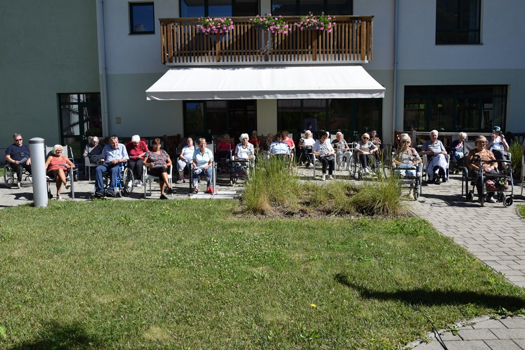 Poletna tombola v parku doma