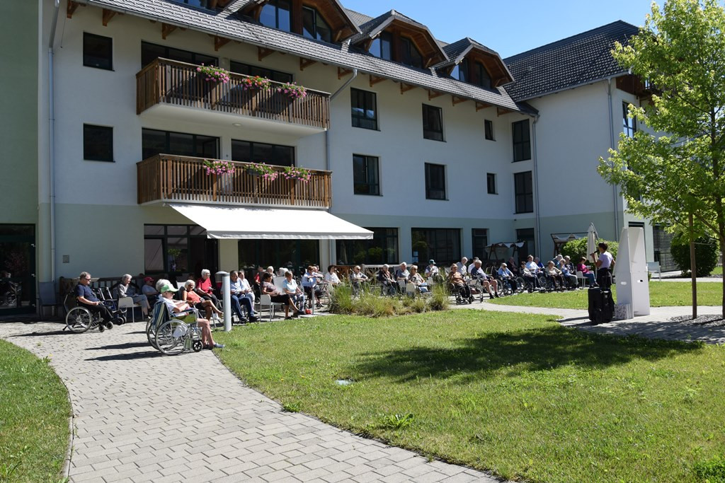 Poletna tombola v parku doma