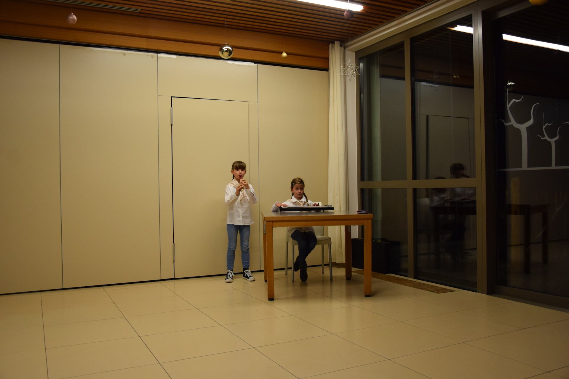 Prižig lučk v avli