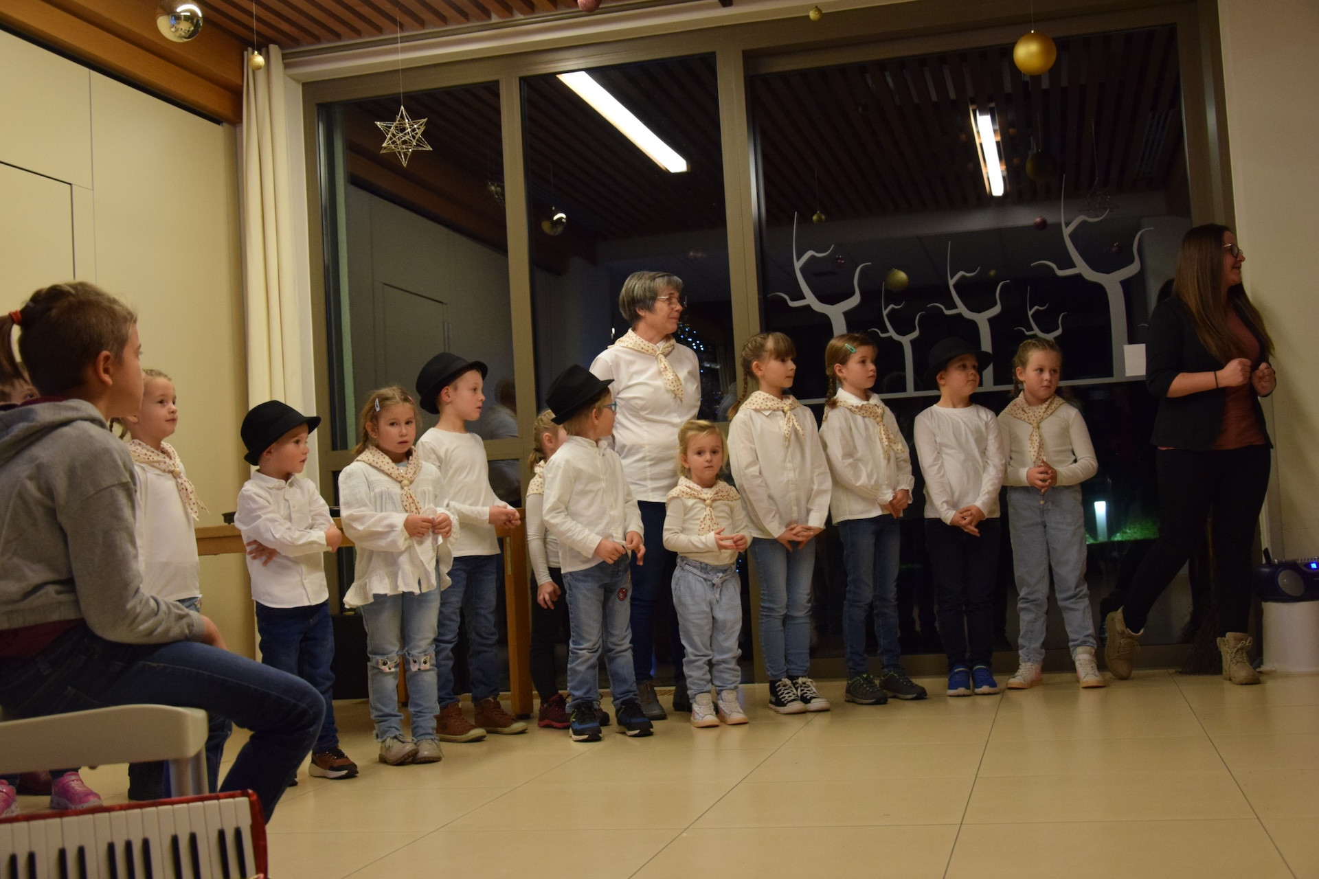 Prižig lučk v avli