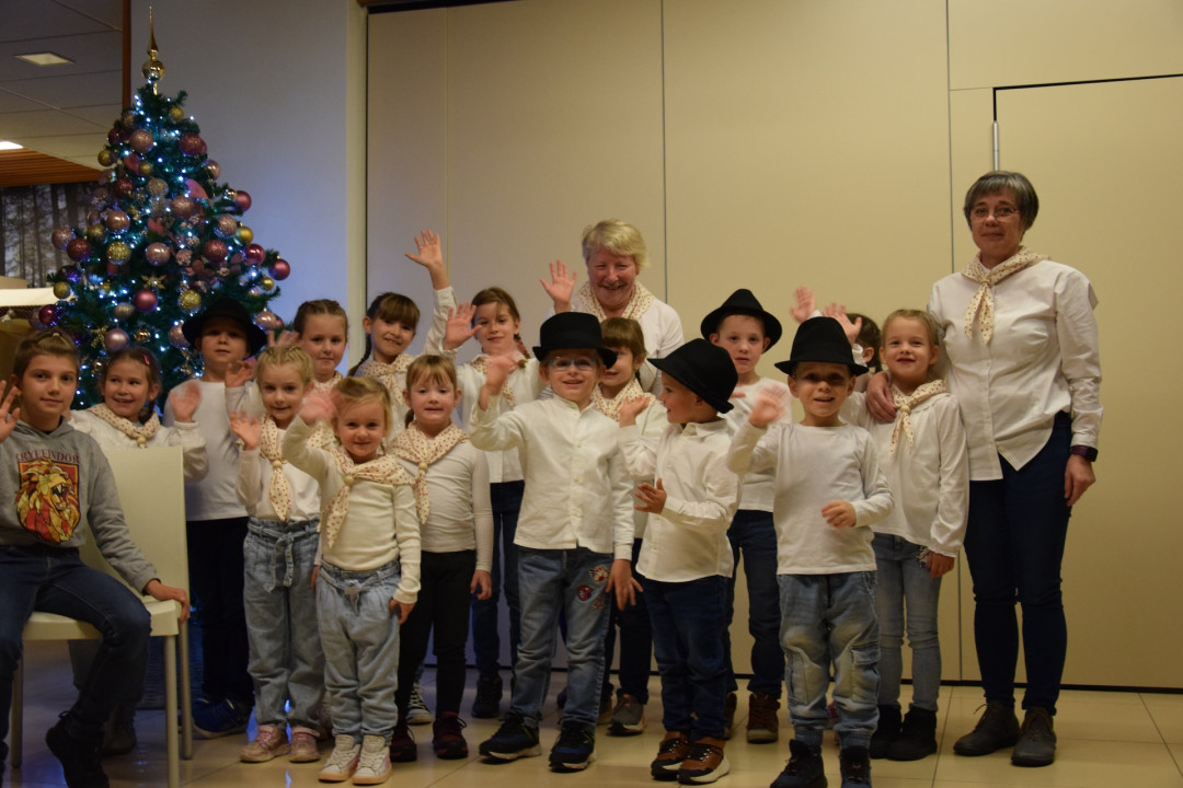 Prižig lučk v avli