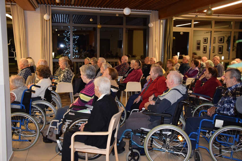 Prižig novoletnih lučk