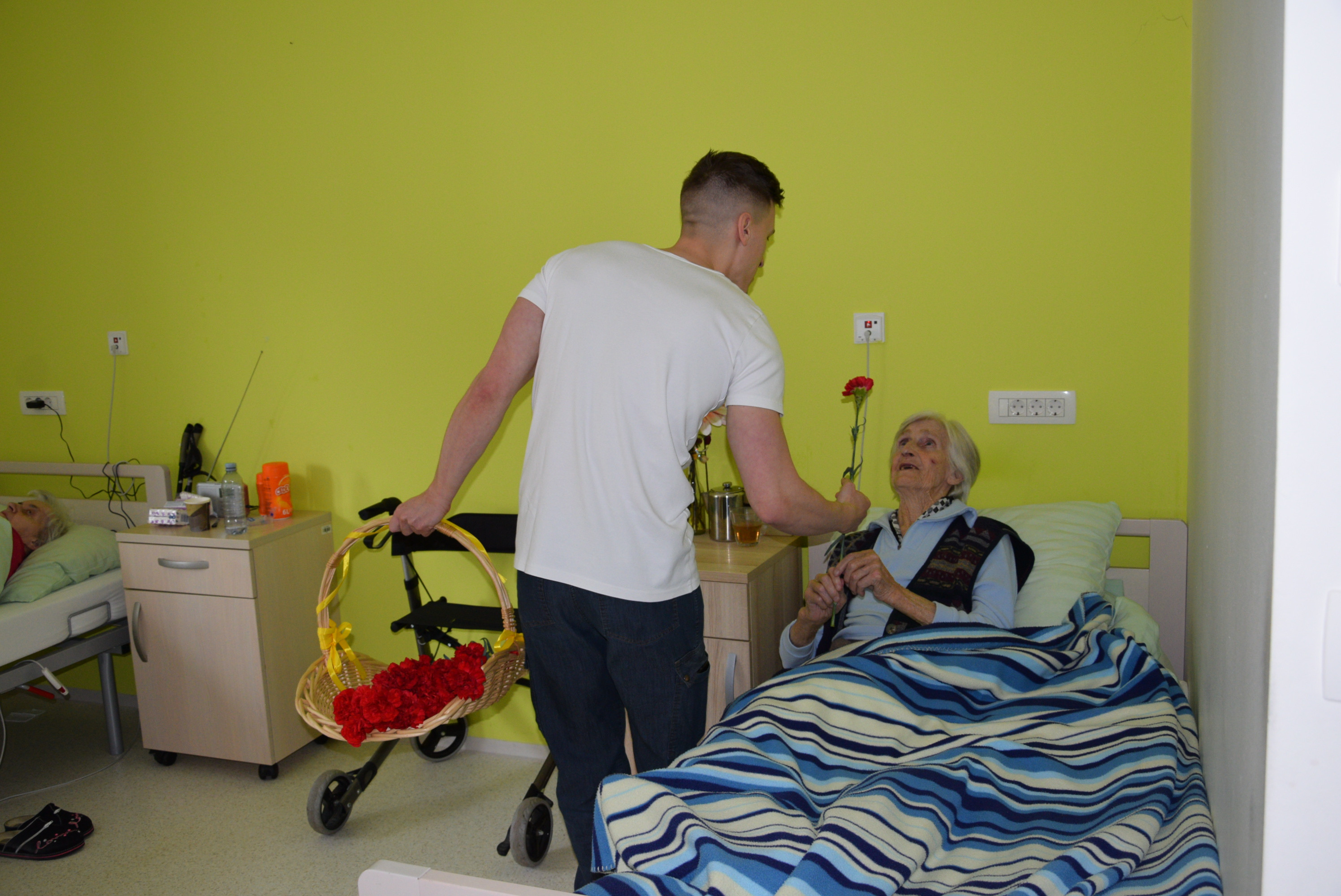 Proslava ob dnevu žena in mučenikov v avli