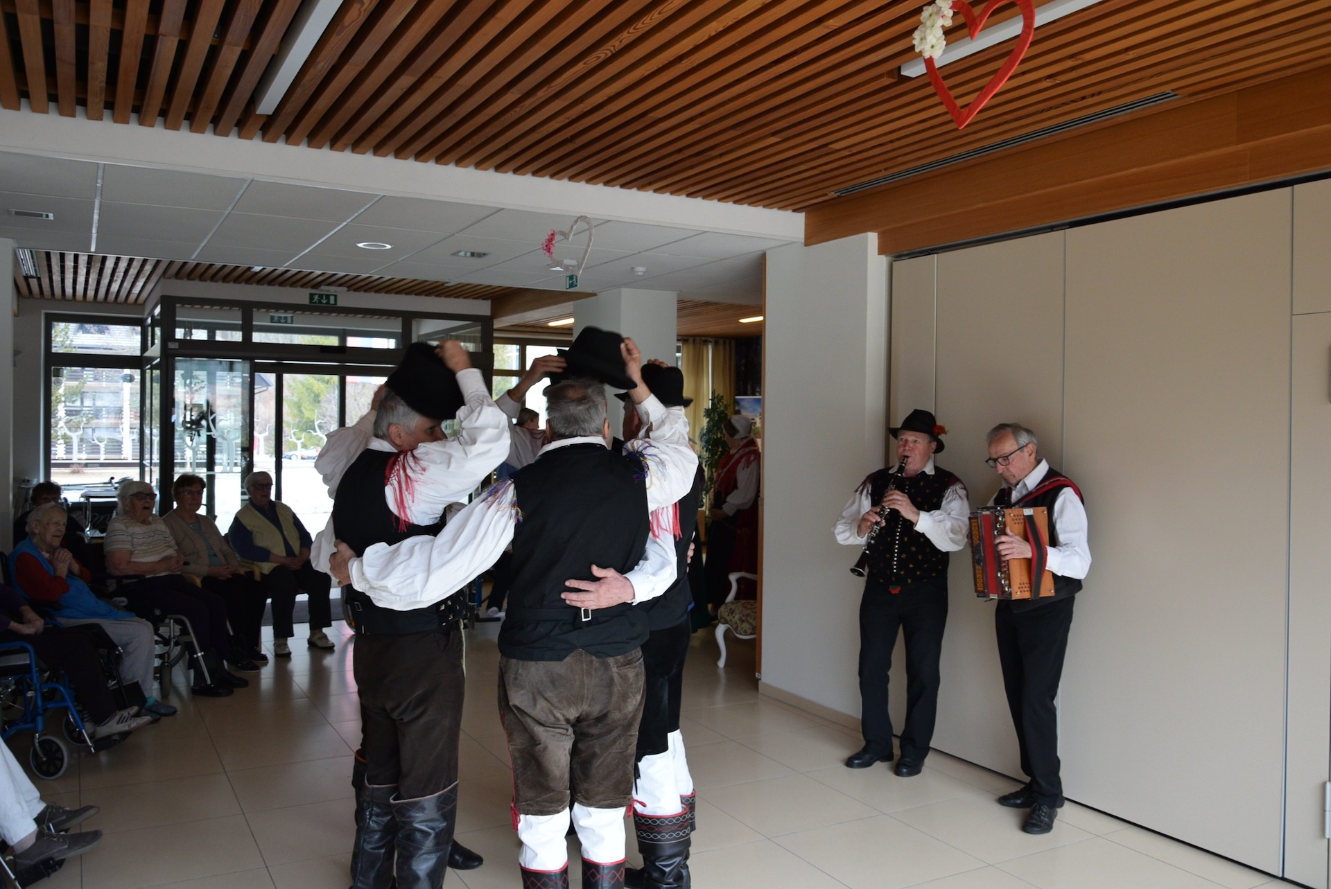 Proslava ob dnevu žena in mučenikov v avli