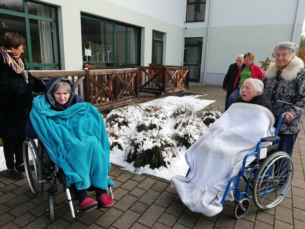 Prvi sneg in spomin na razigrano otroštvo