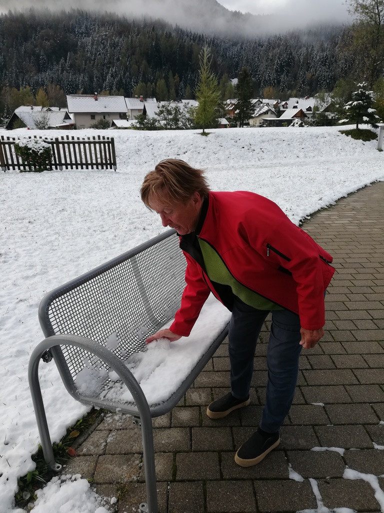 Prvi sneg in spomin na razigrano otroštvo