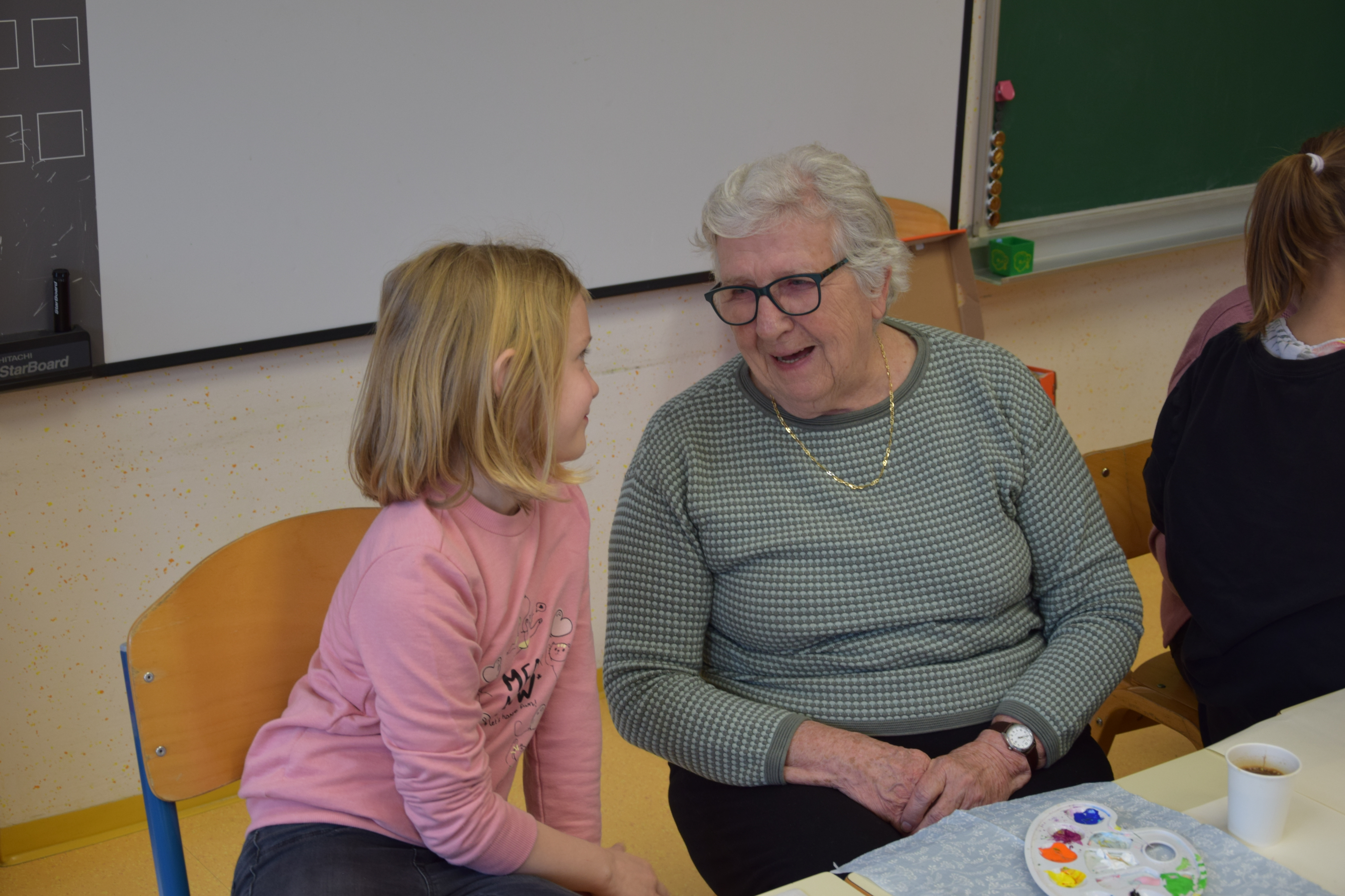 Ptički se ženijo v OŠ Mojstrana