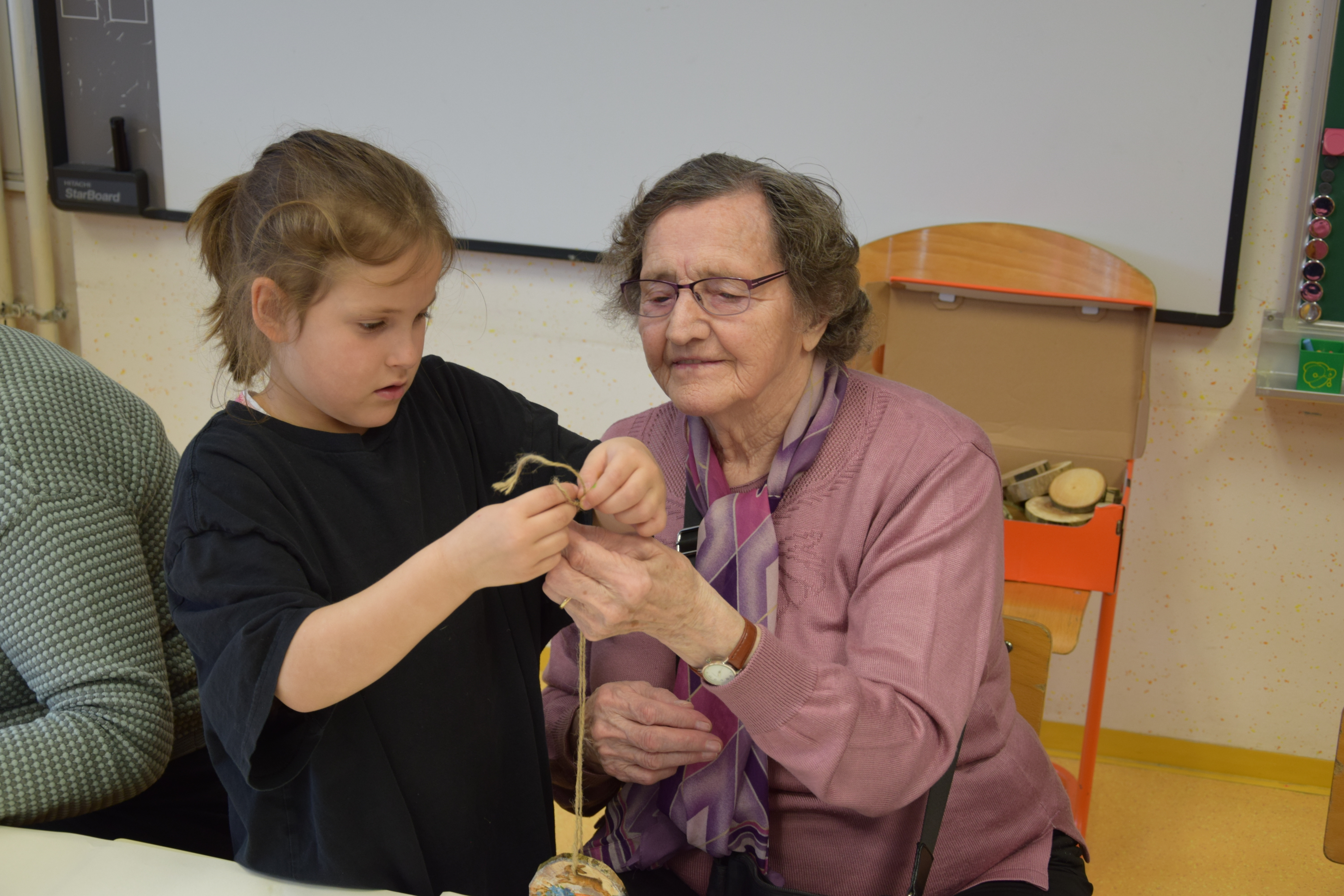 Ptički se ženijo v OŠ Mojstrana