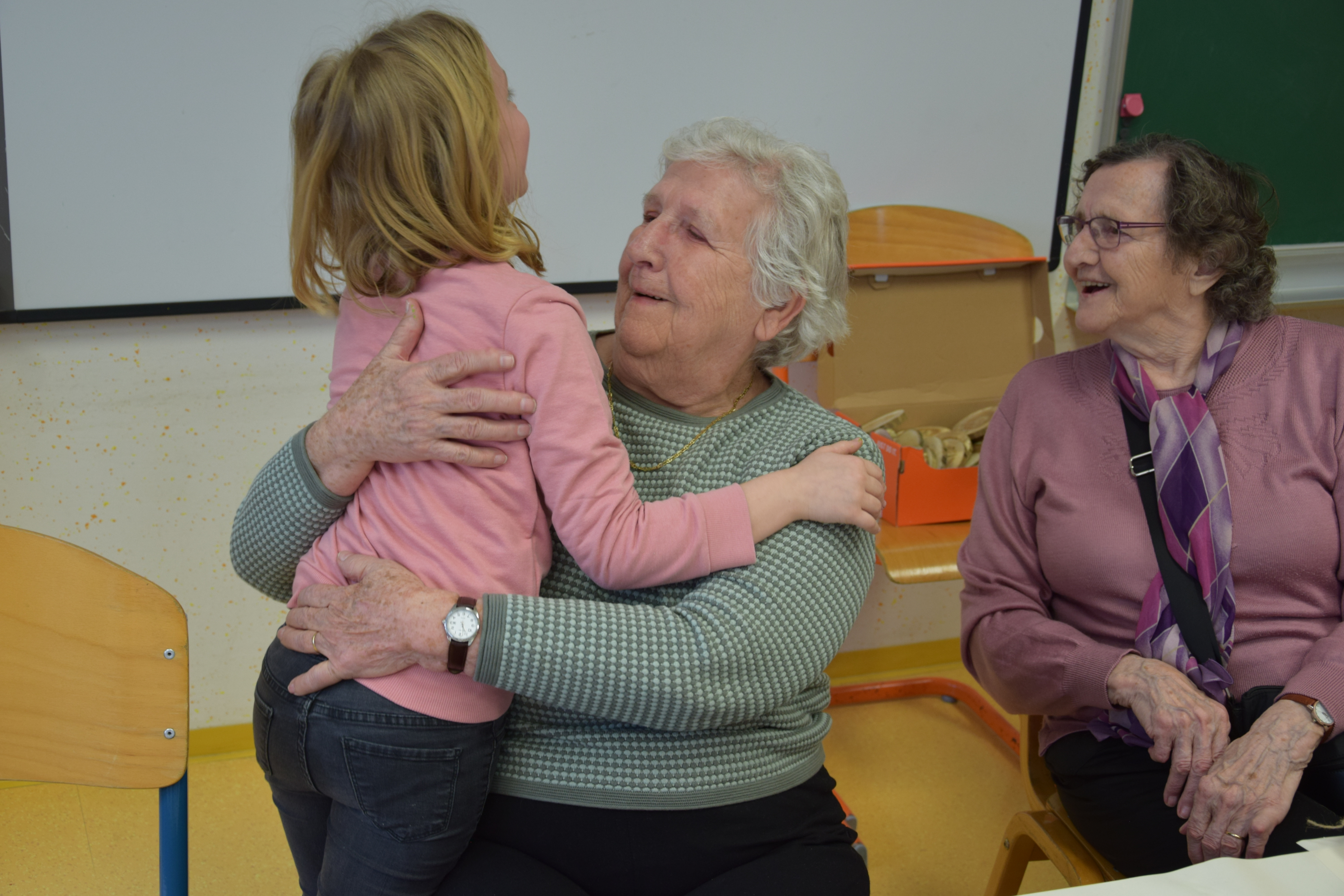 Ptički se ženijo v OŠ Mojstrana