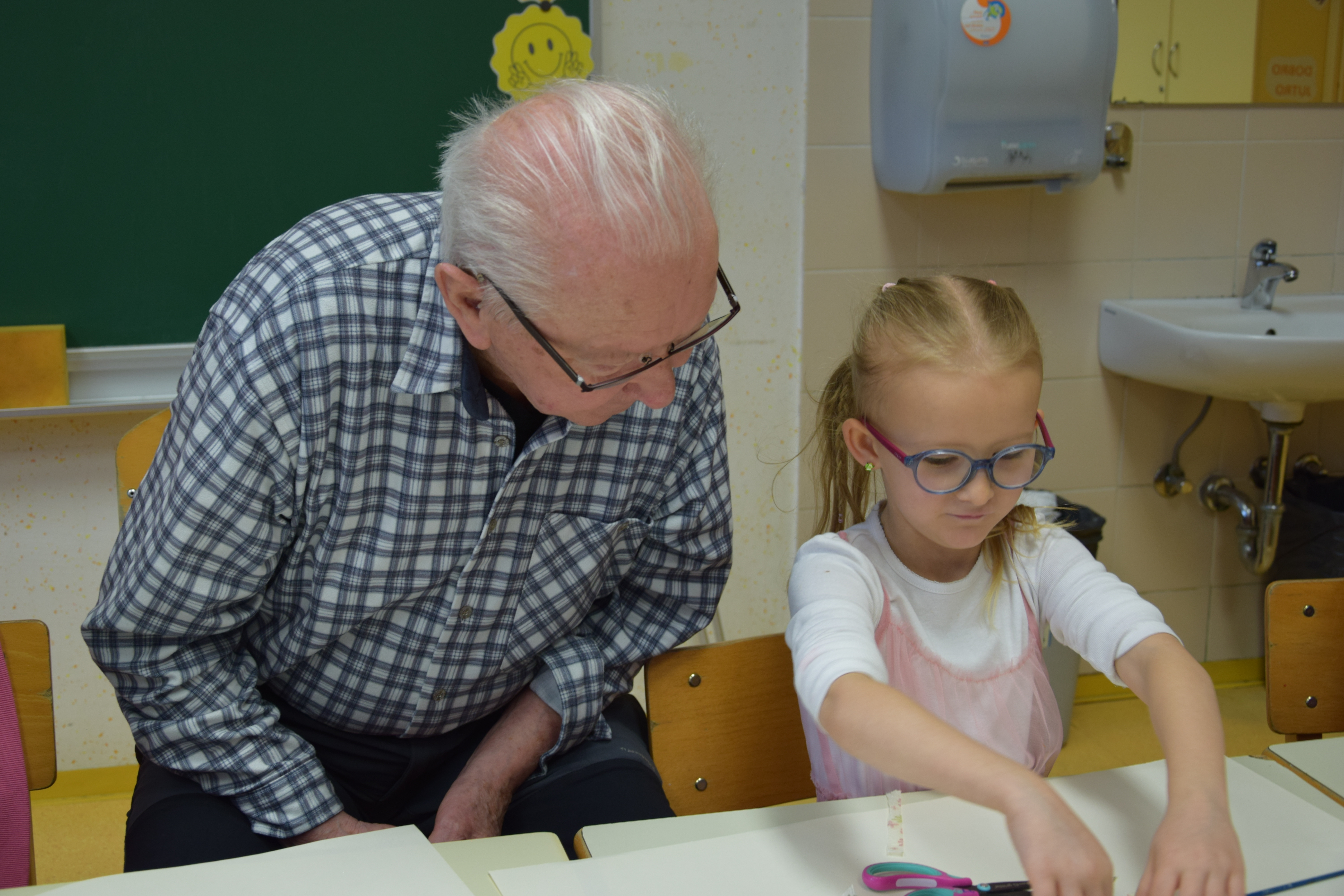 Ptički se ženijo v OŠ Mojstrana