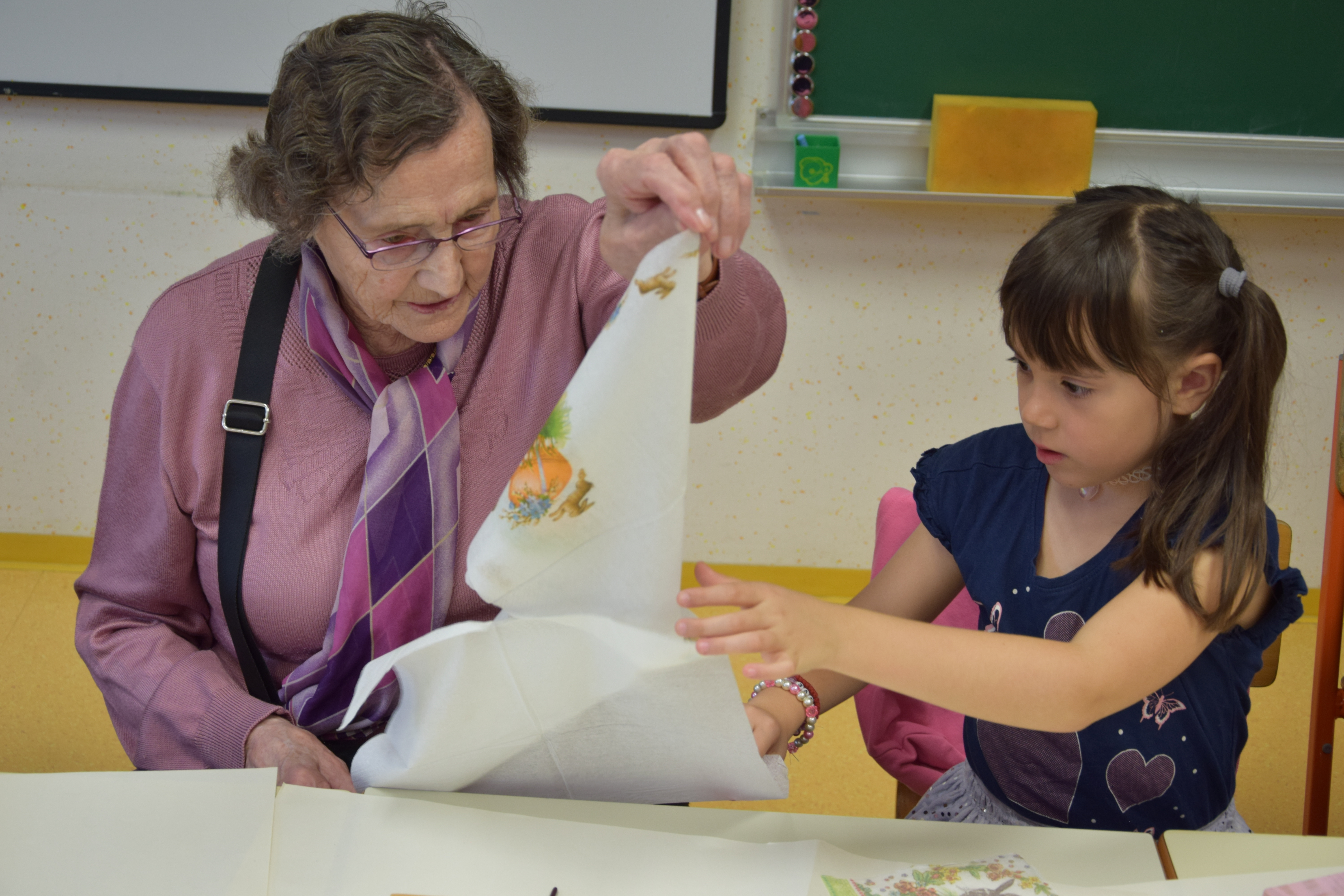 Ptički se ženijo v OŠ Mojstrana