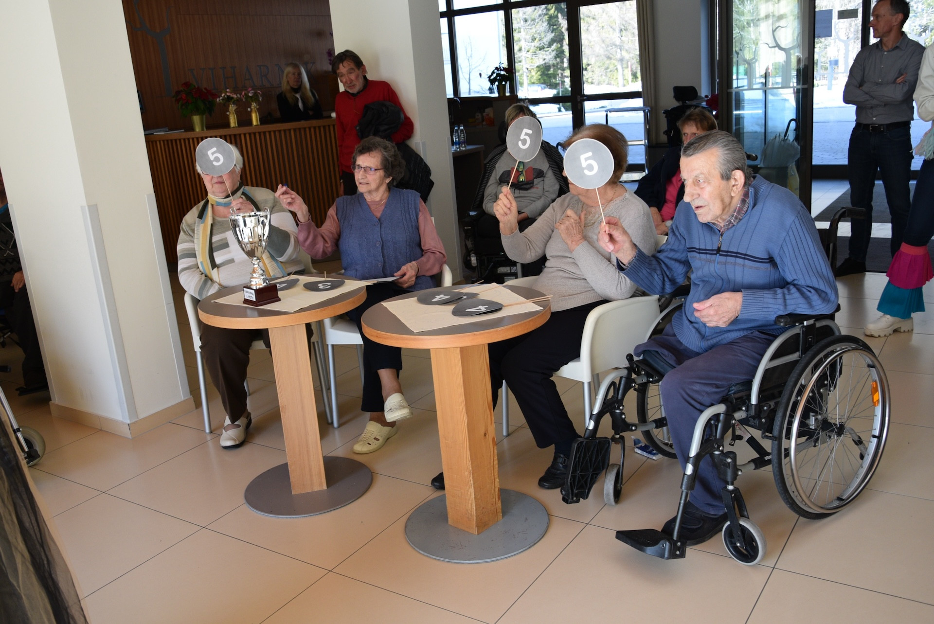 Pust: Izbor za pesem Viharnika v avli