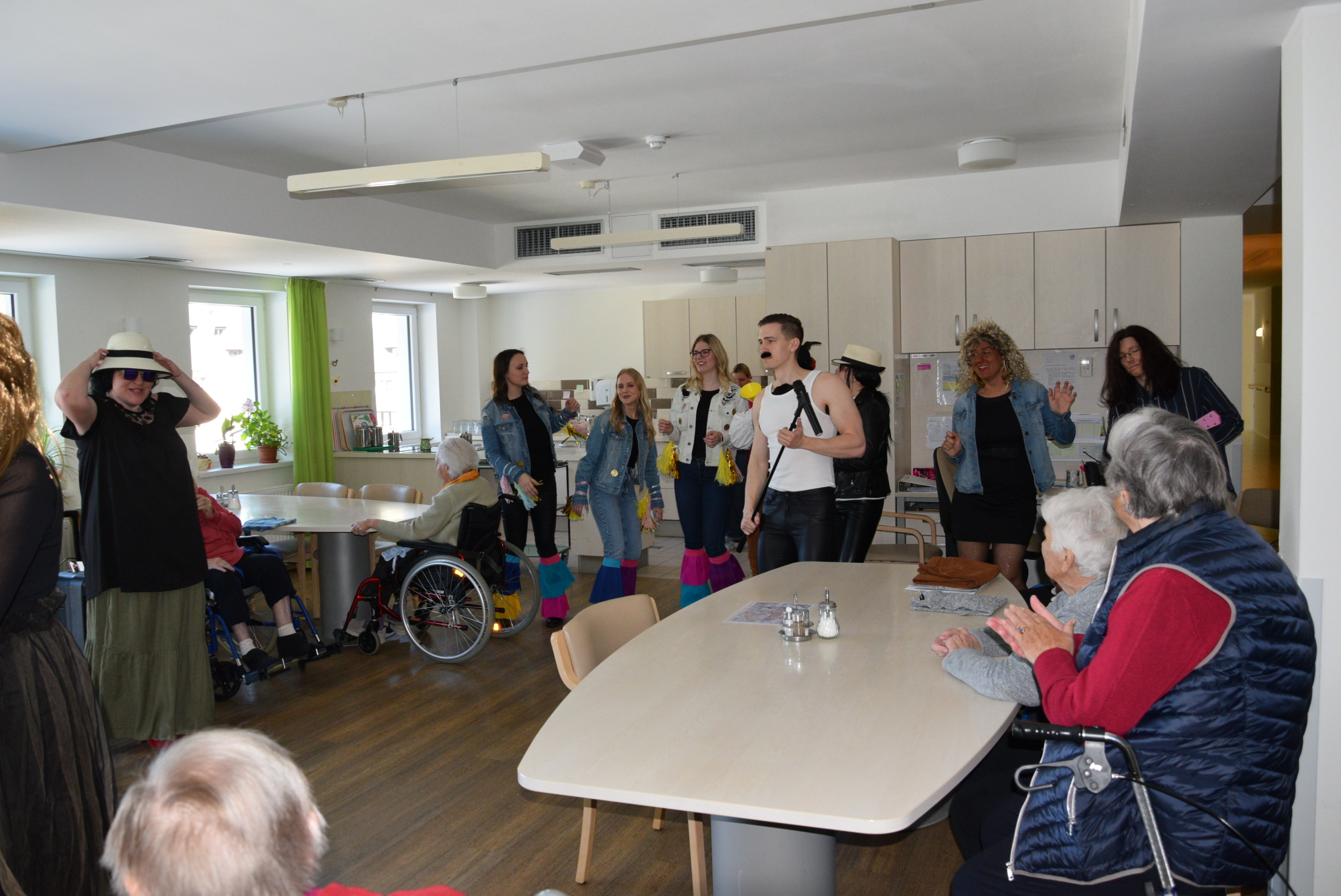 Pust: Izbor za pesem Viharnika v avli