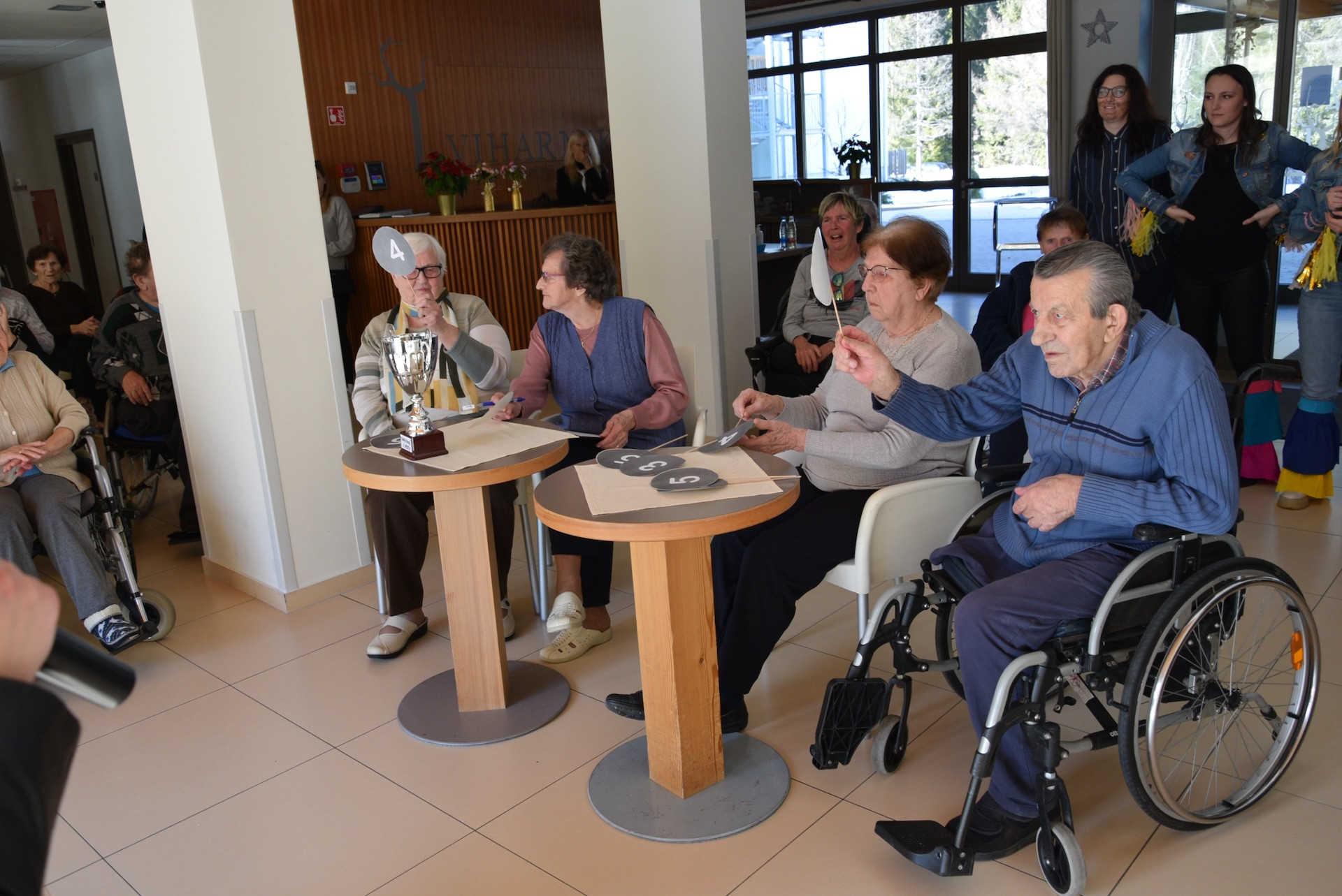 Pust: Izbor za pesem Viharnika v avli