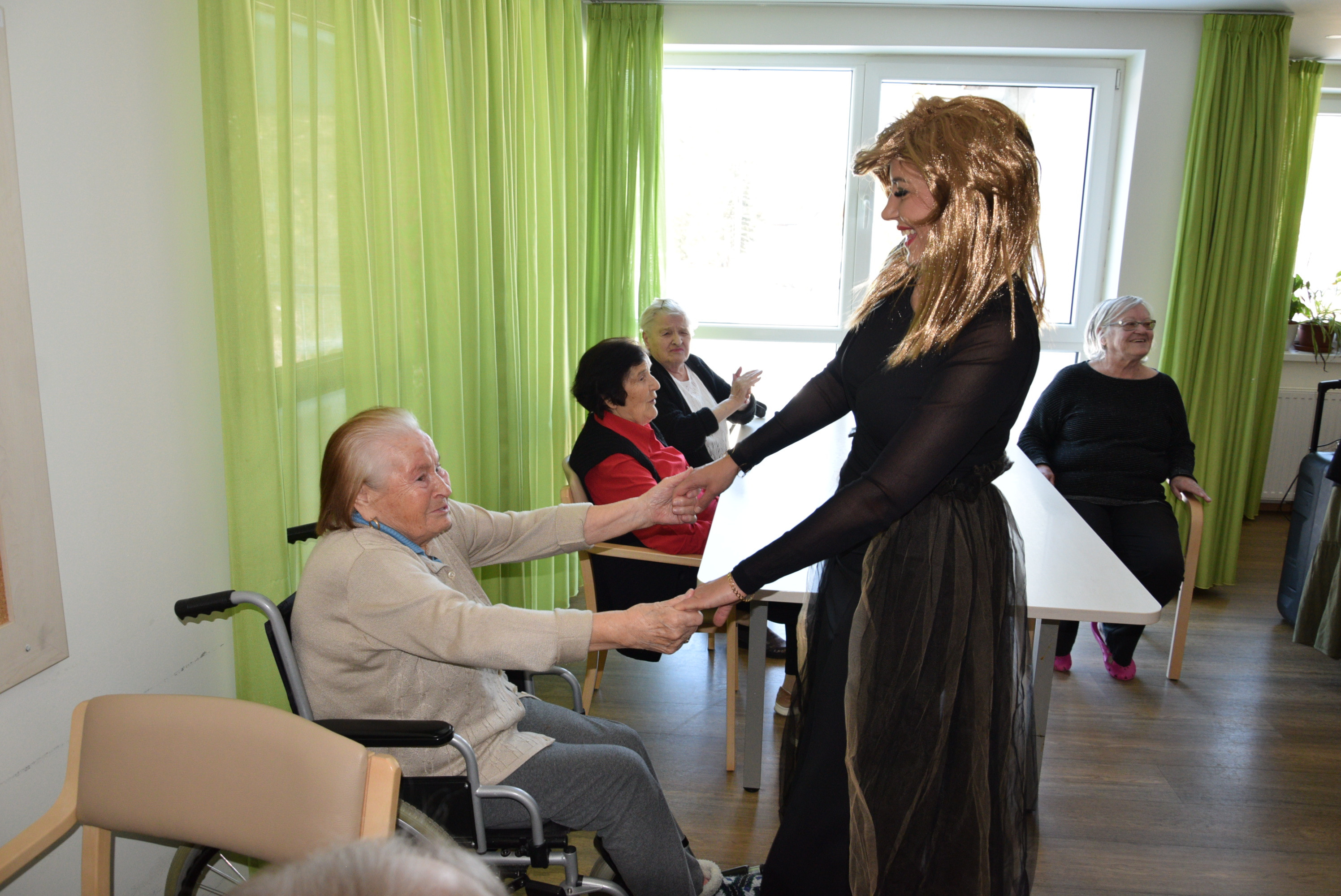 Pust: Izbor za pesem Viharnika v avli