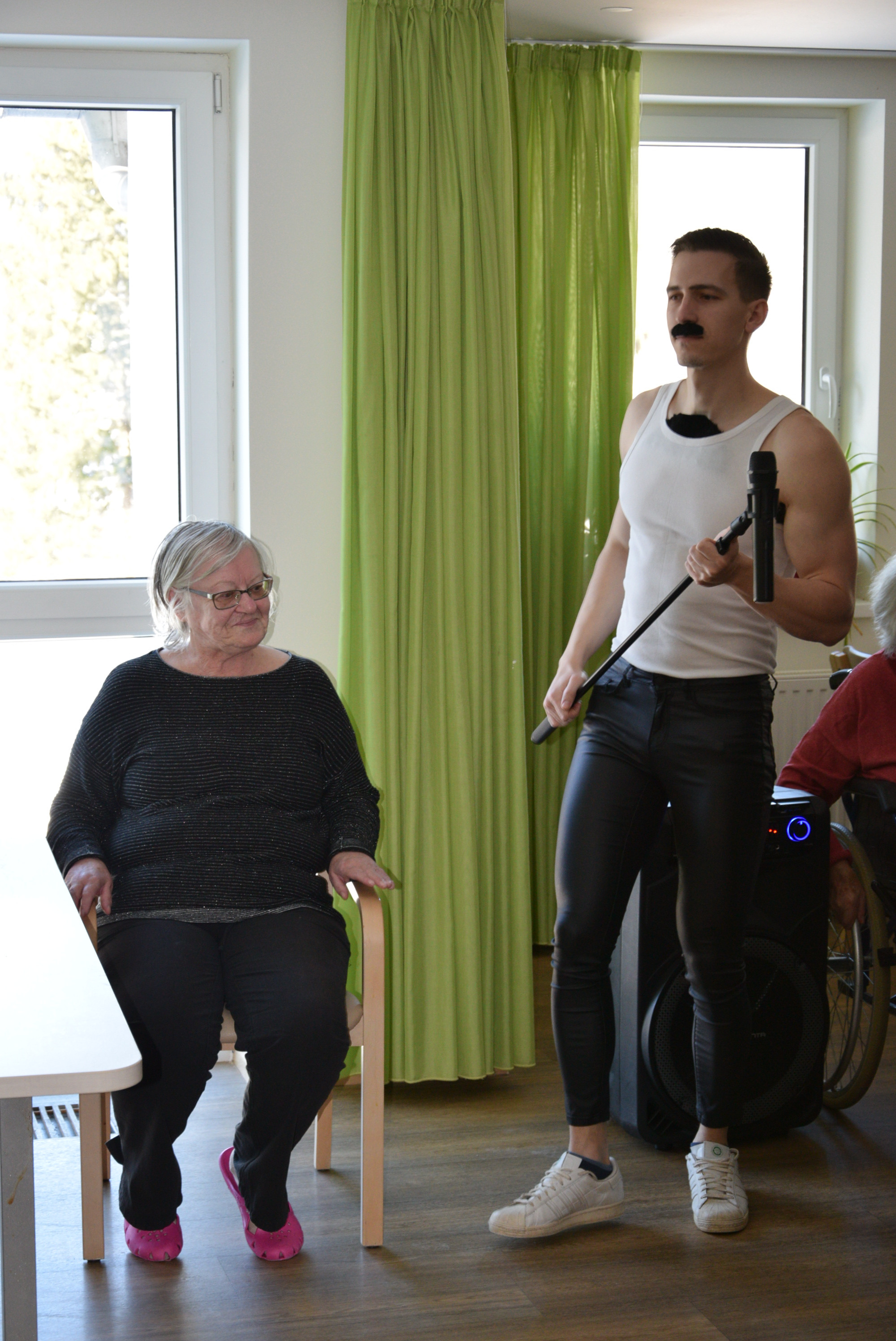 Pust: Izbor za pesem Viharnika v avli