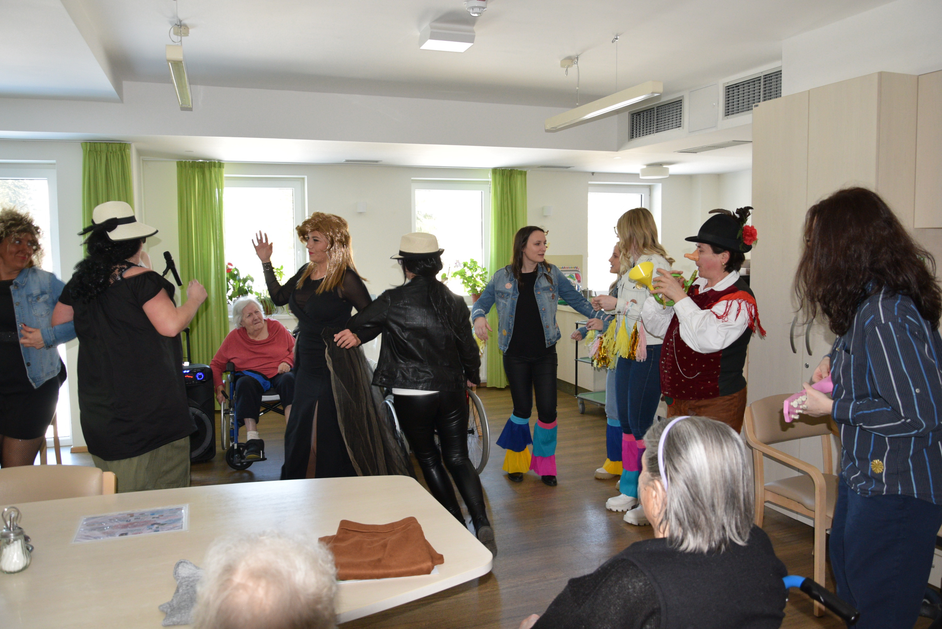 Pust: Izbor za pesem Viharnika v avli