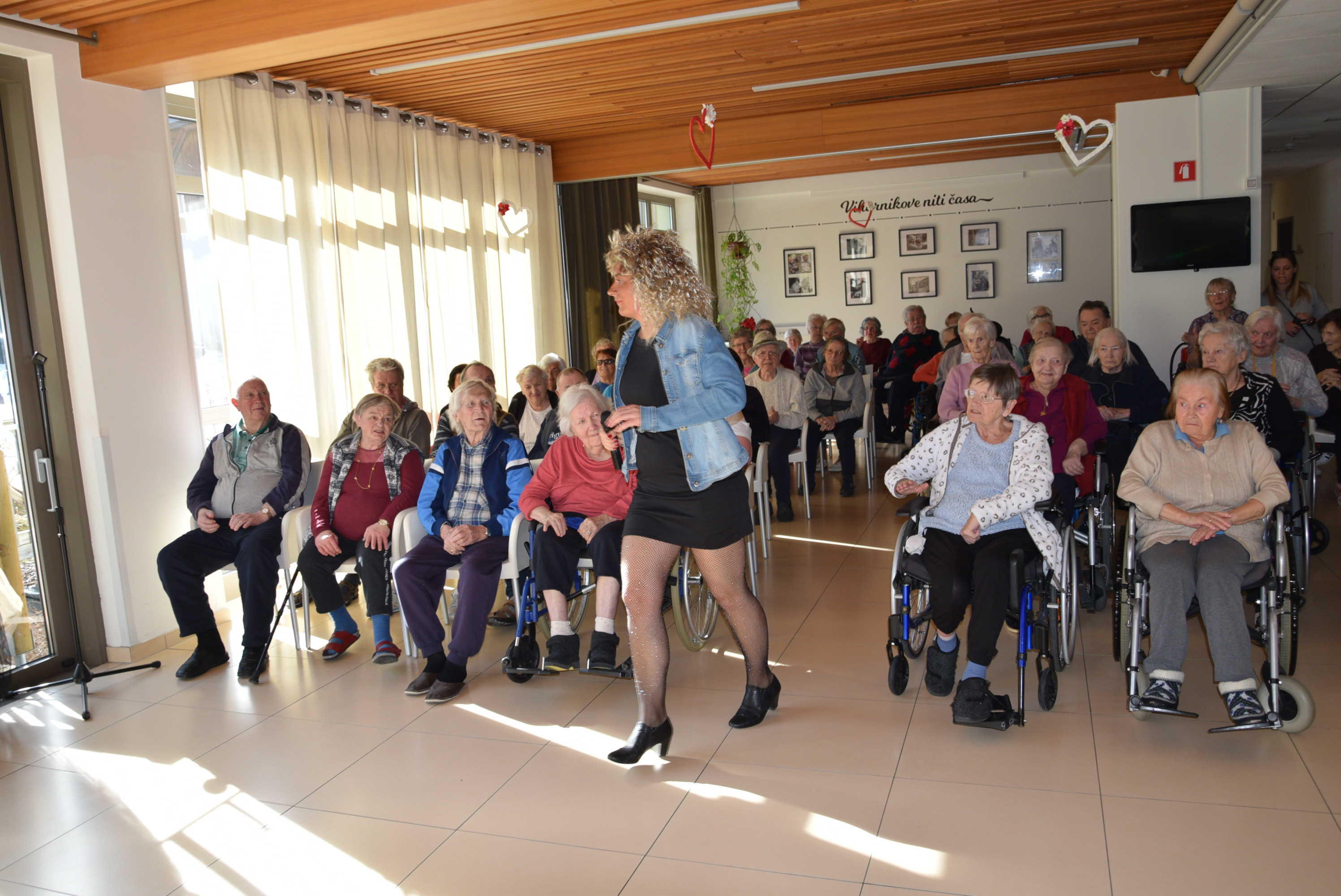 Pust: Izbor za pesem Viharnika v avli