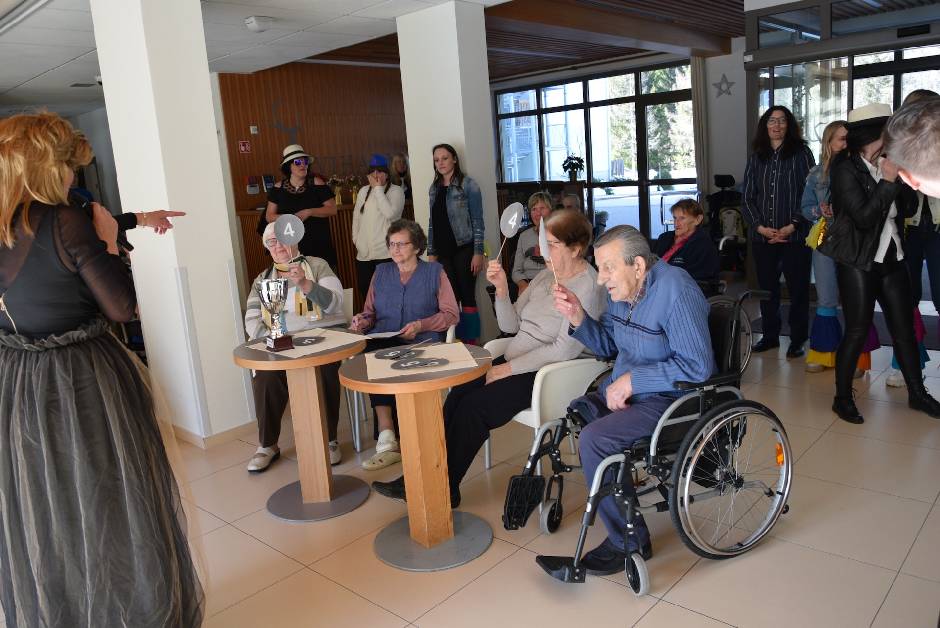 Pust: Izbor za pesem Viharnika v avli