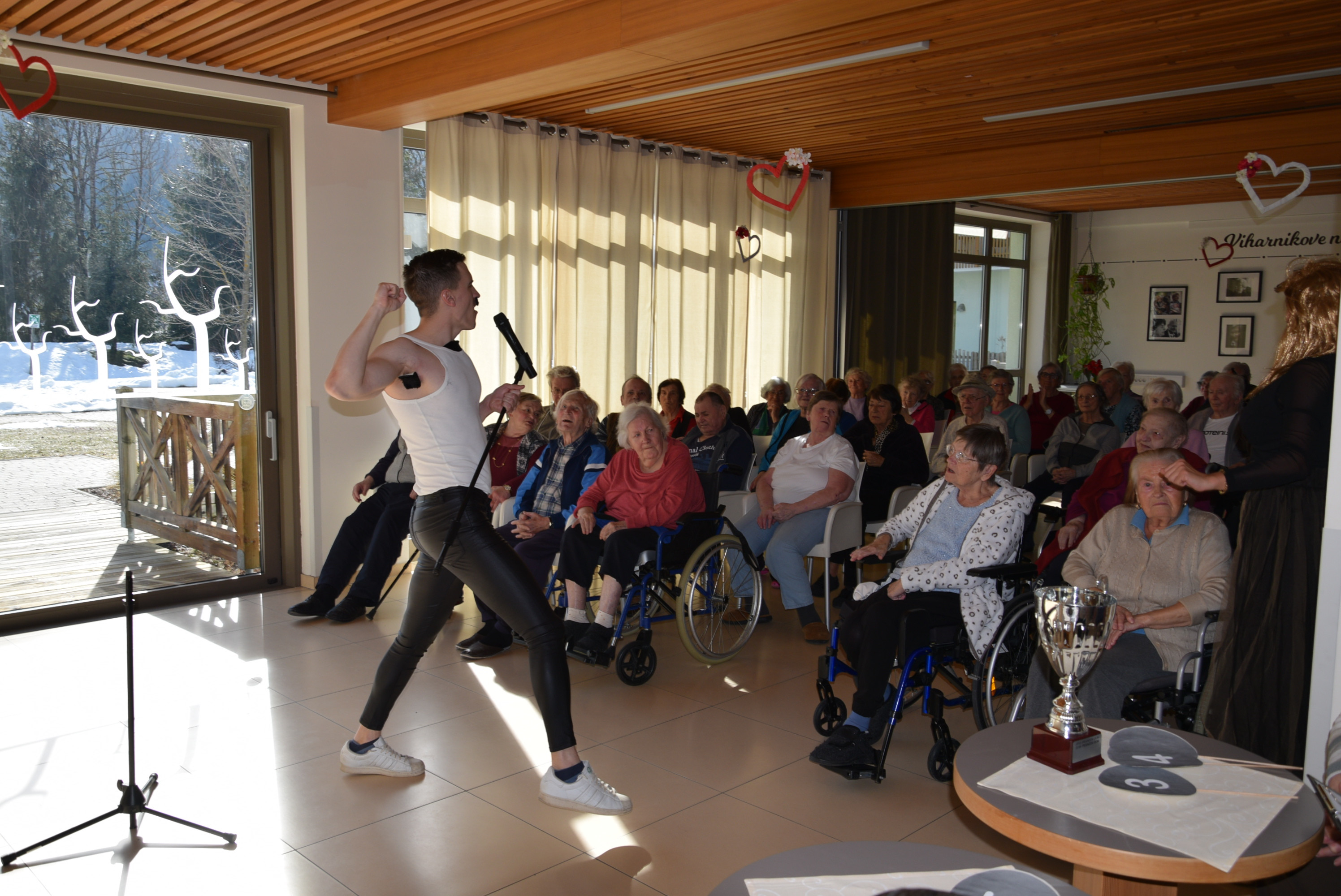 Pust: Izbor za pesem Viharnika v avli