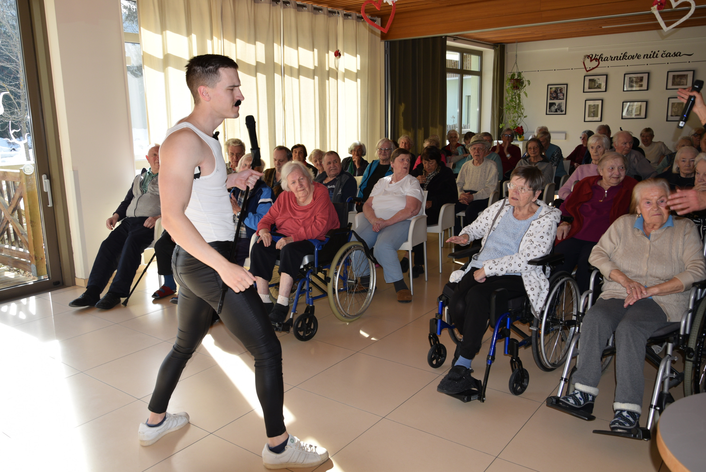 Pust: Izbor za pesem Viharnika v avli