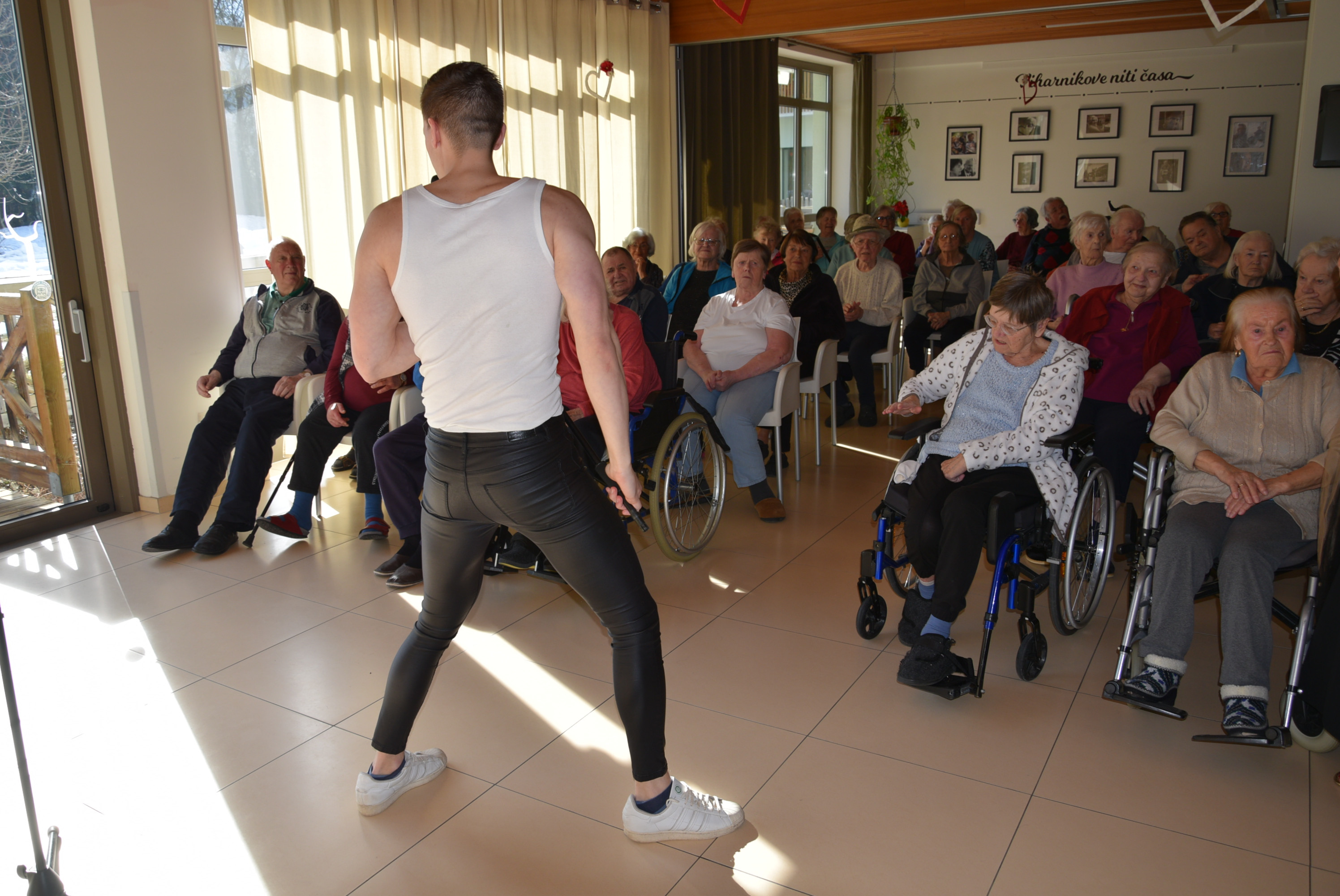 Pust: Izbor za pesem Viharnika v avli