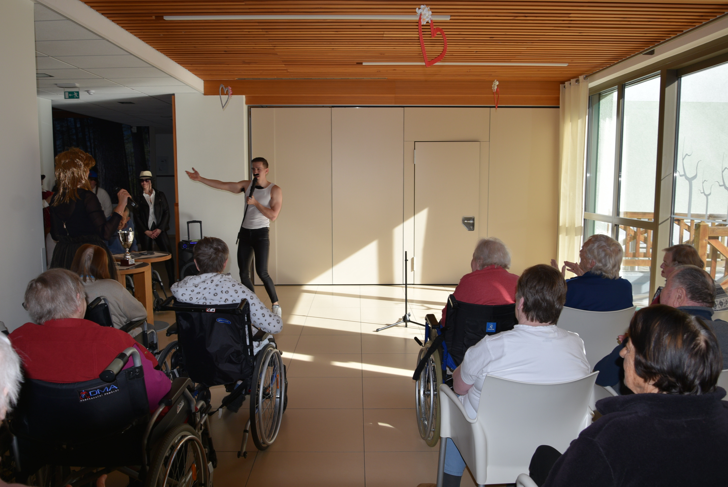 Pust: Izbor za pesem Viharnika v avli