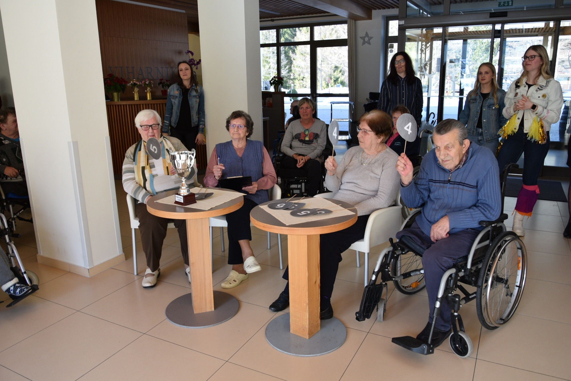 Pust: Izbor za pesem Viharnika v avli