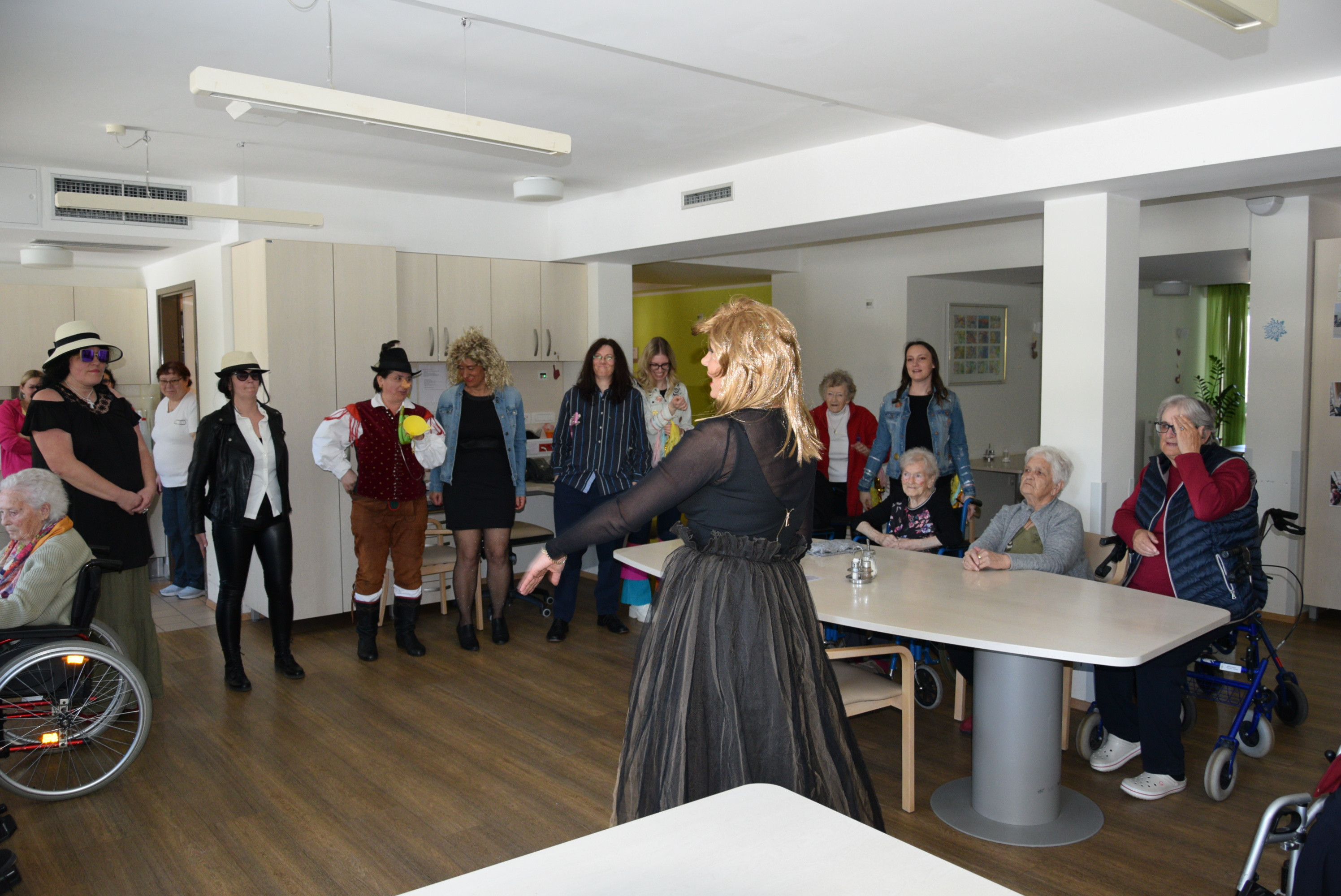 Pust: Izbor za pesem Viharnika v avli