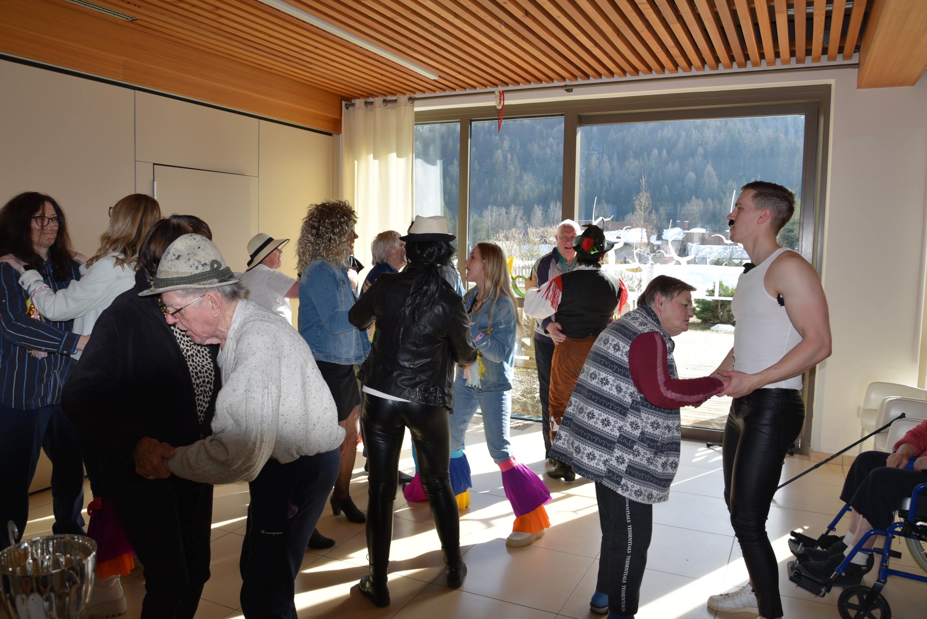 Pust: Izbor za pesem Viharnika v avli