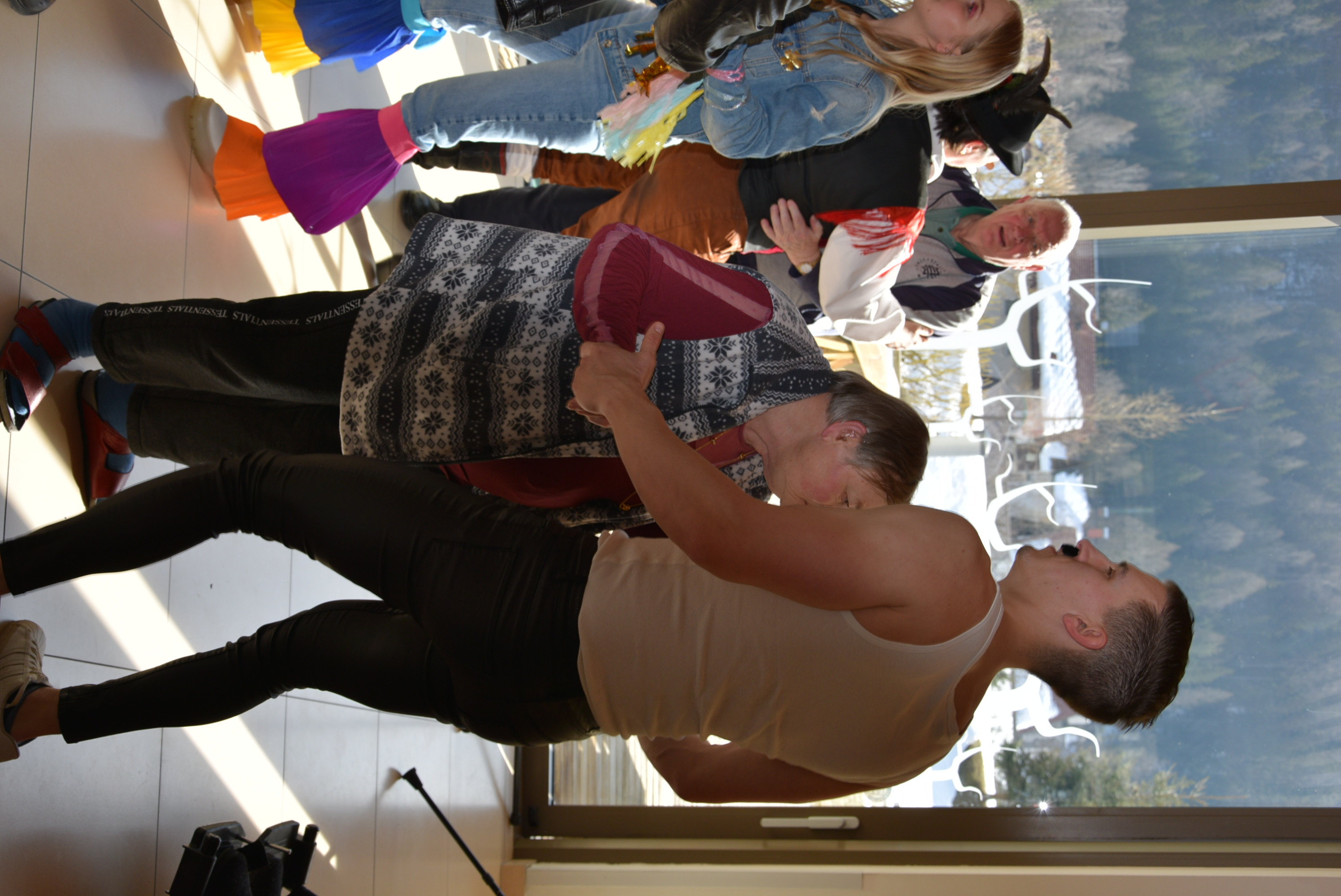 Pust: Izbor za pesem Viharnika v avli