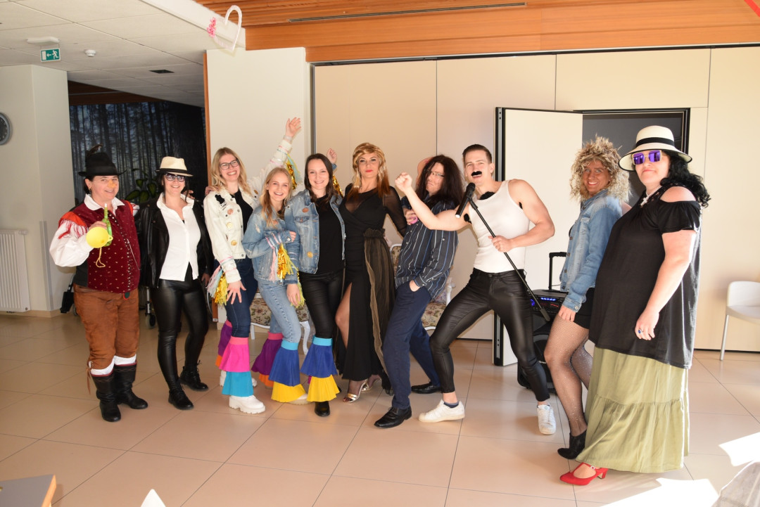 Pust: Izbor za pesem Viharnika v avli