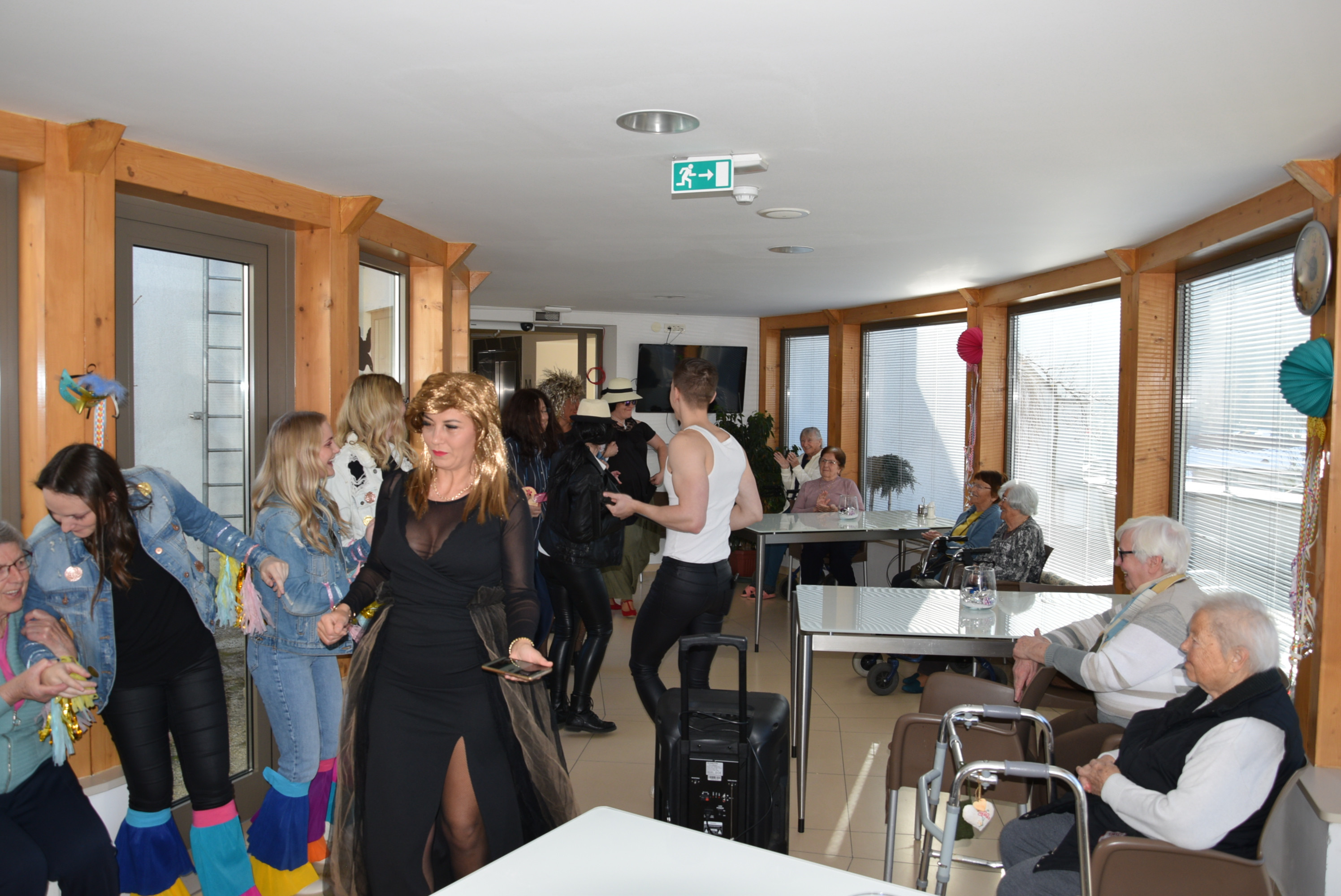 Pust: Izbor za pesem Viharnika v avli