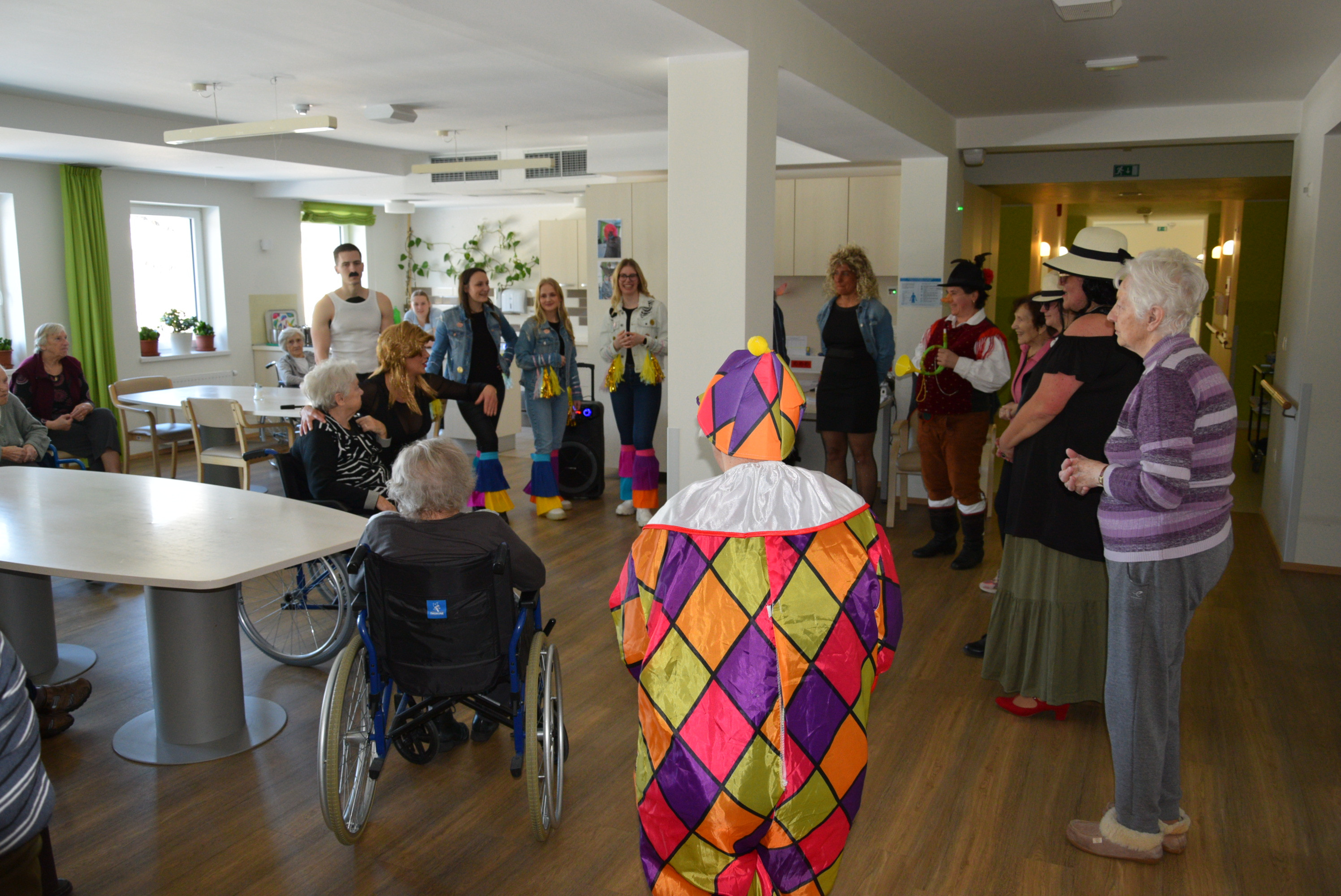 Pust: Izbor za pesem Viharnika v avli