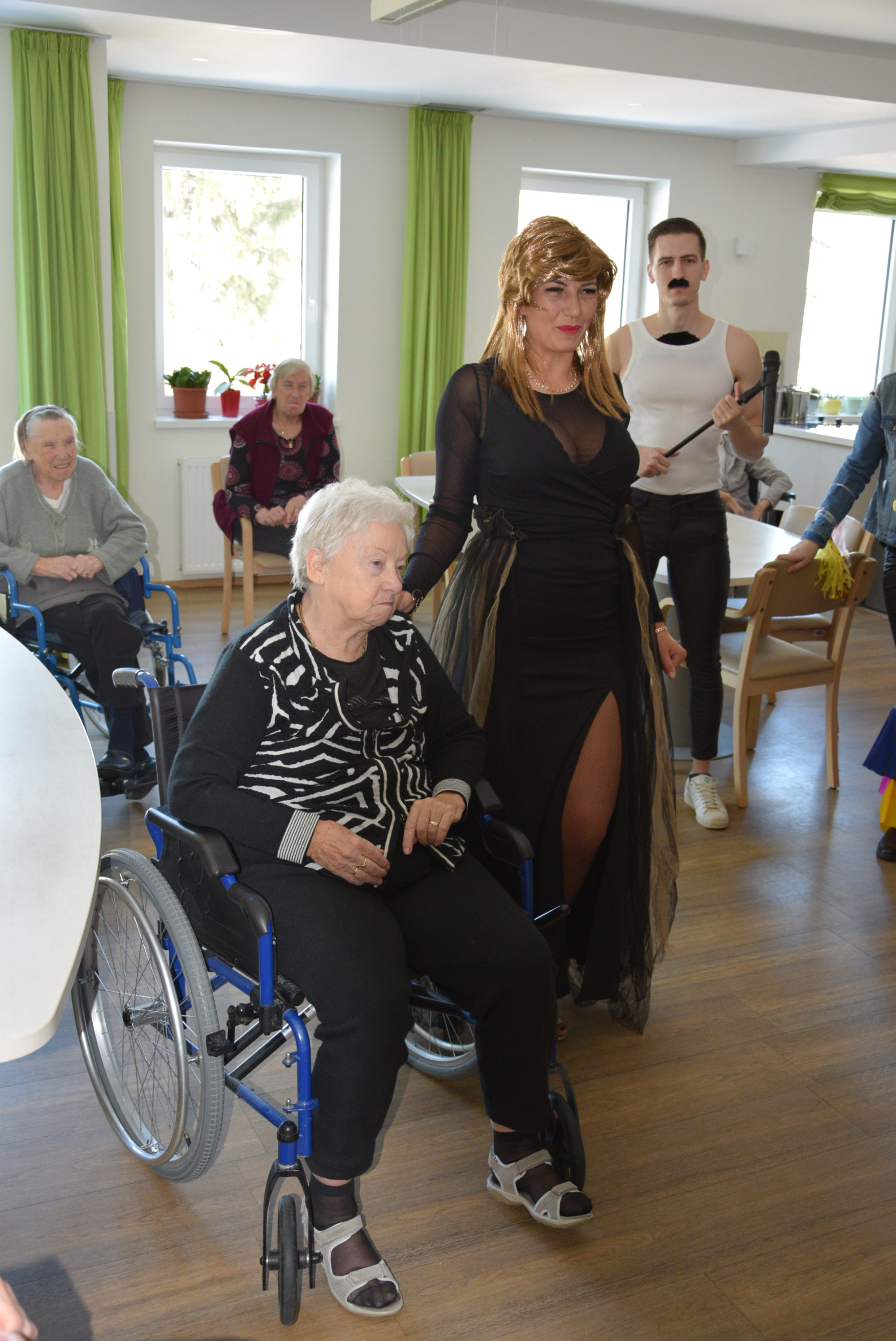 Pust: Izbor za pesem Viharnika v avli