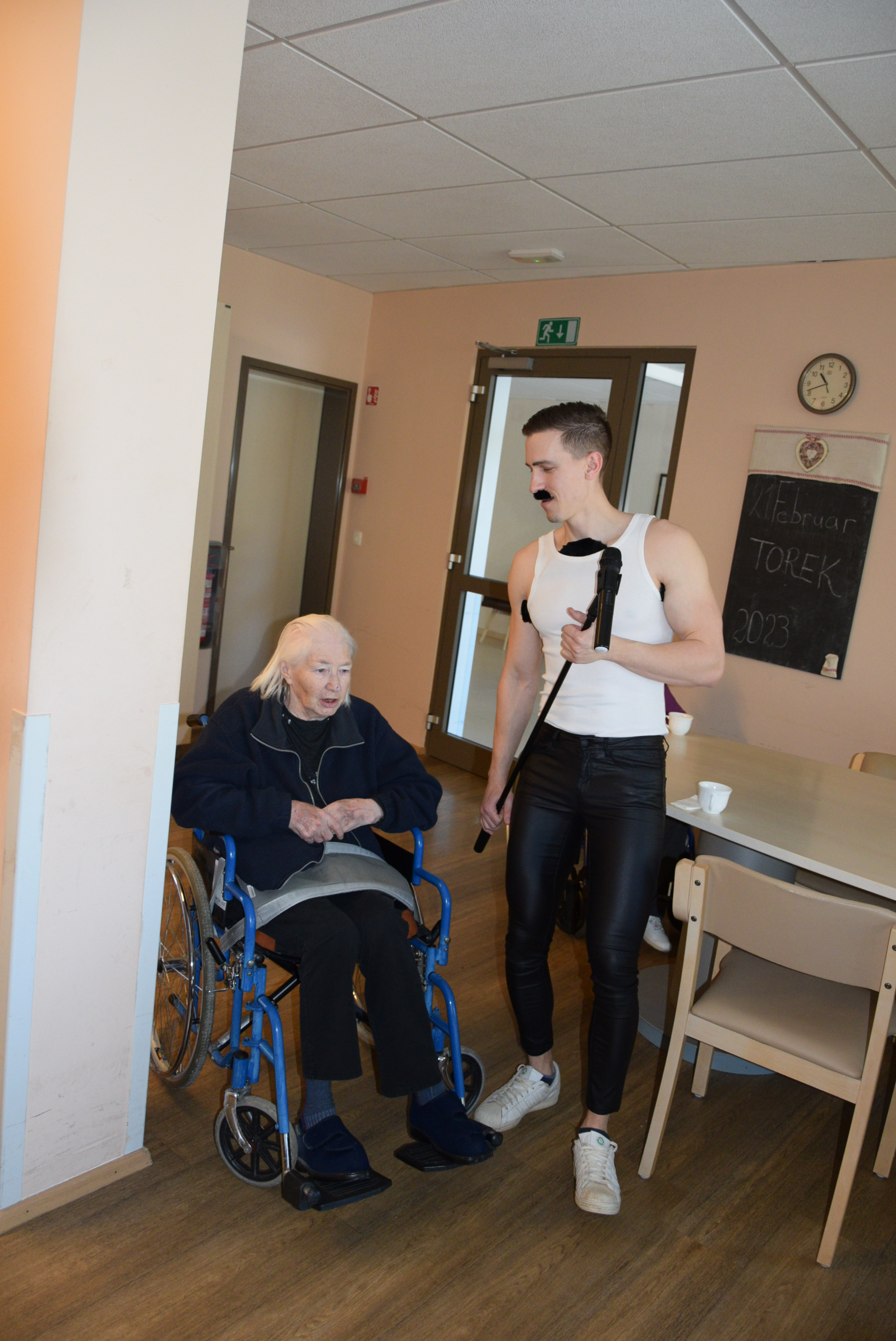 Pust: Izbor za pesem Viharnika v avli