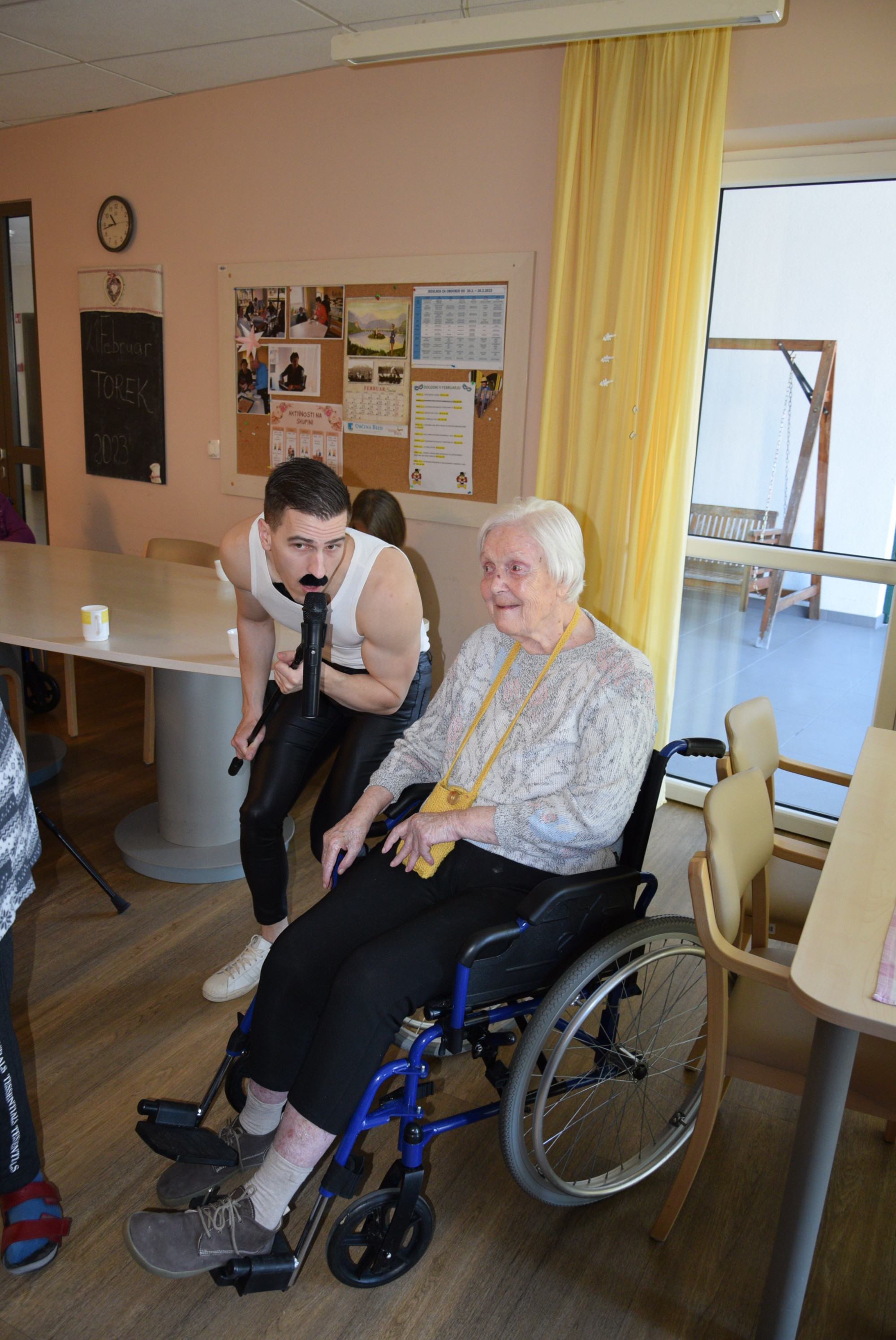 Pust: Izbor za pesem Viharnika v avli